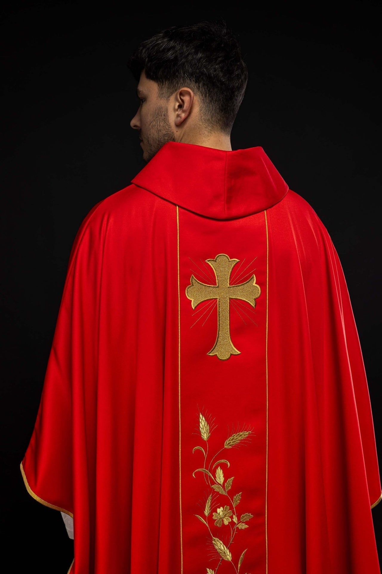 Ornat Liturgiczny Czerwony z Haftem Krzyża i Kłosów Złotych - alba.pl