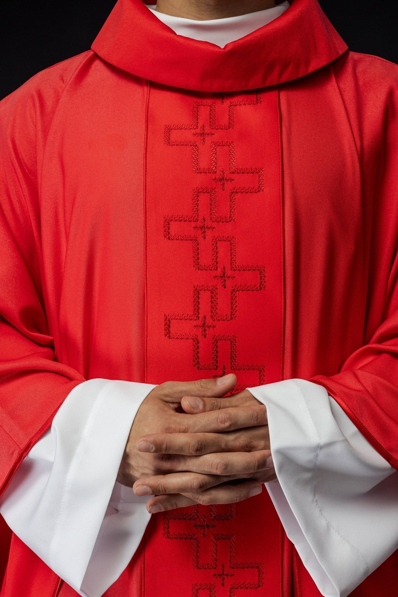 Ornat Liturgiczny Czerwony z Haftem Krzyży - Polska Produkcja - alba.pl