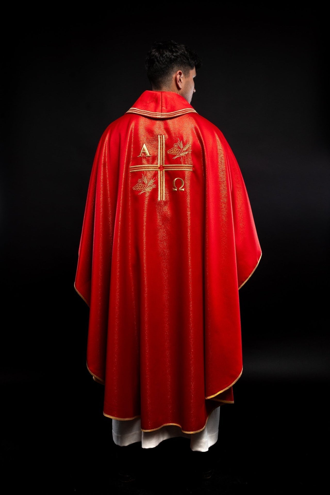 Ornat Liturgiczny Czerwony z Haftowanym Krzyżem Alfa i Omega - alba.pl