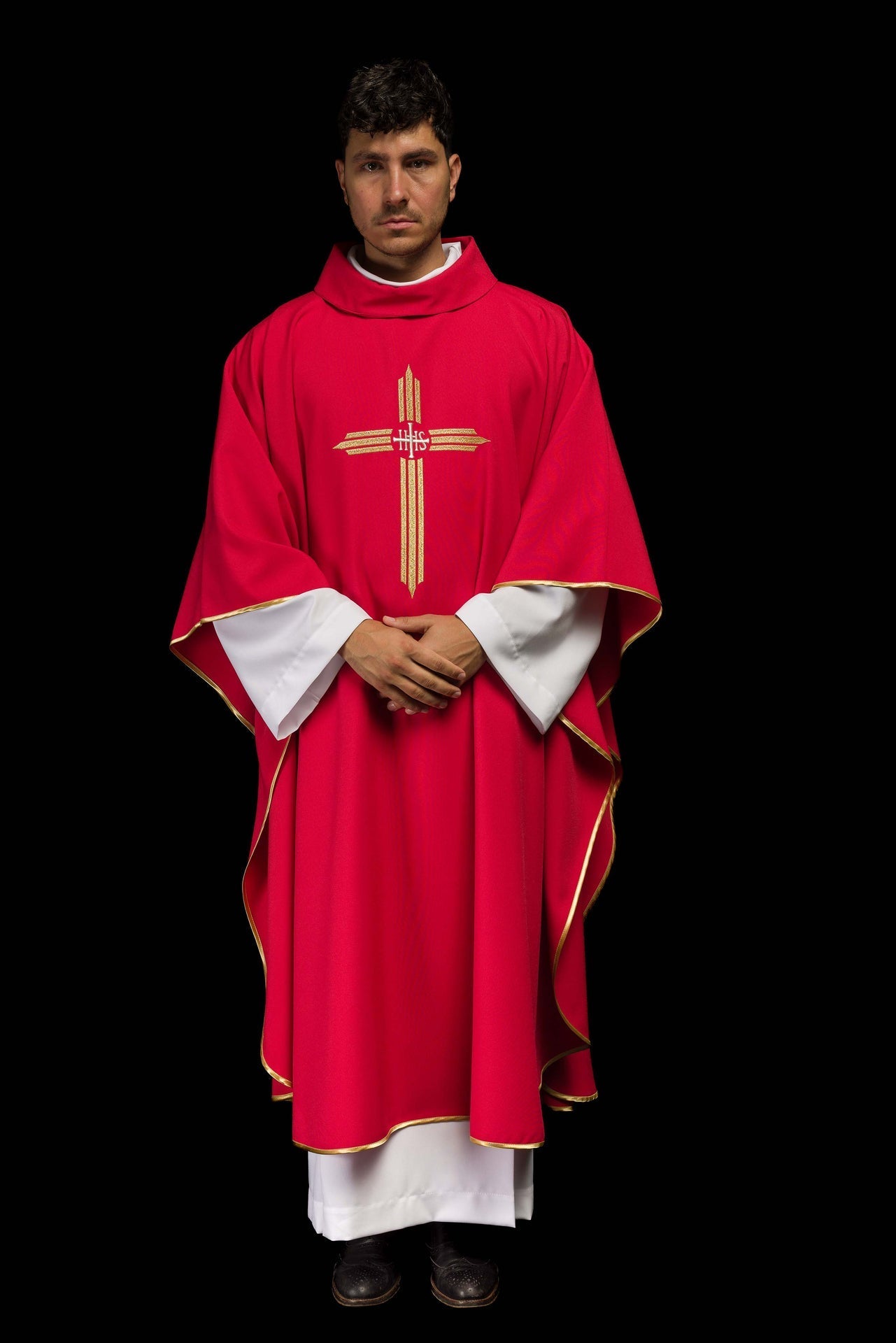 Ornat Liturgiczny Czerwony z Haftowanym Krzyżem IHS - Elegancki Symbol Wiary - alba.pl