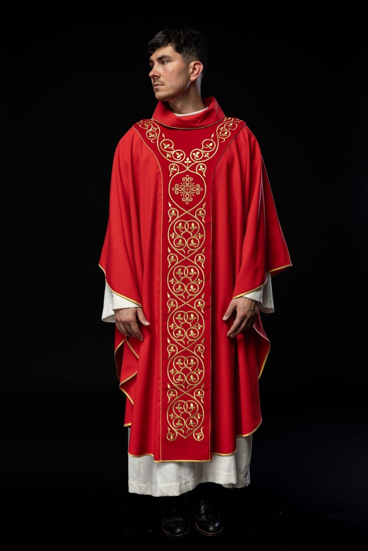 Ornat Liturgiczny Czerwony z Haftowanym Pasem Aksamitnym - alba.pl