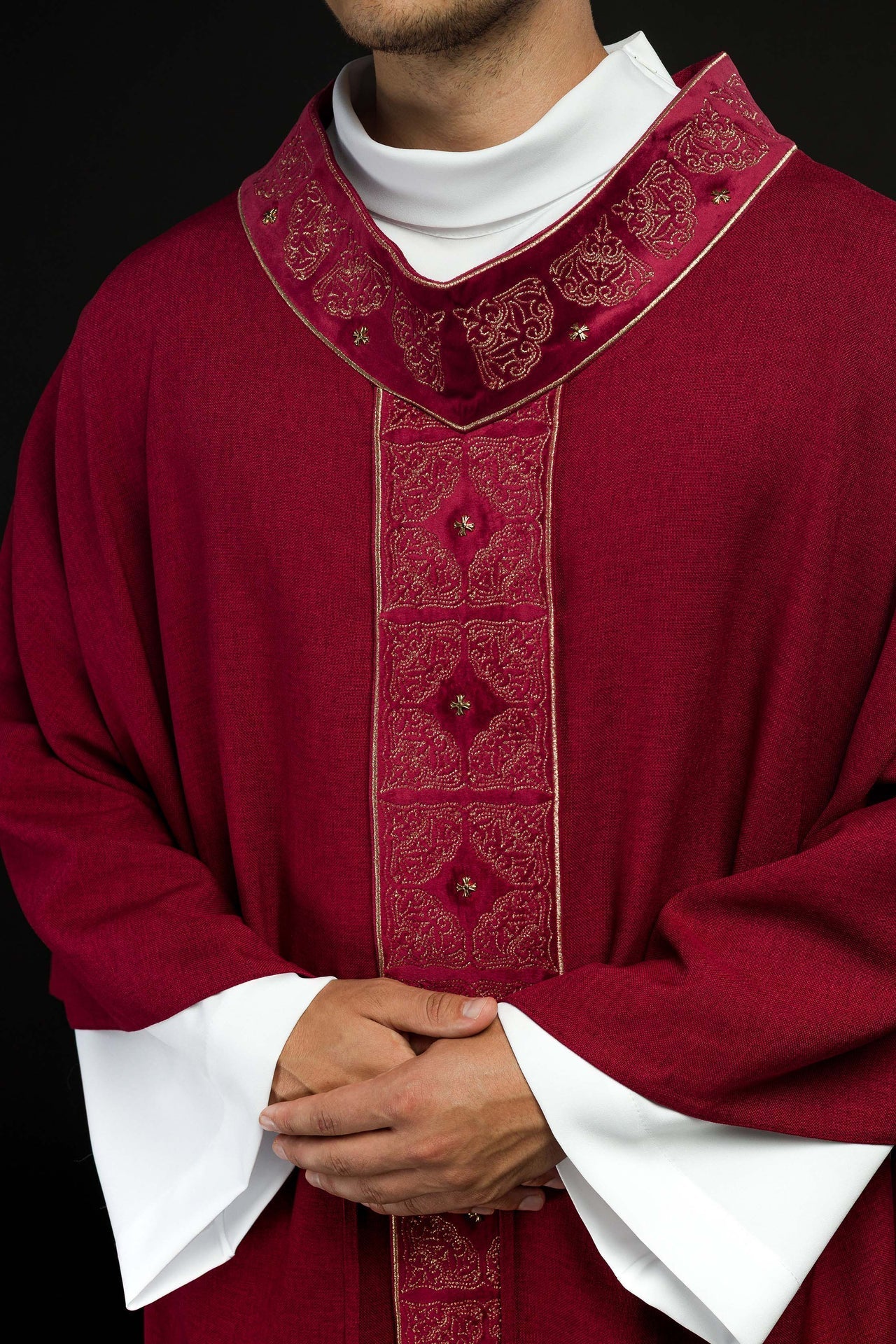 Ornat Liturgiczny Czerwony z Haftowanym Pasem i Stułą - alba.pl