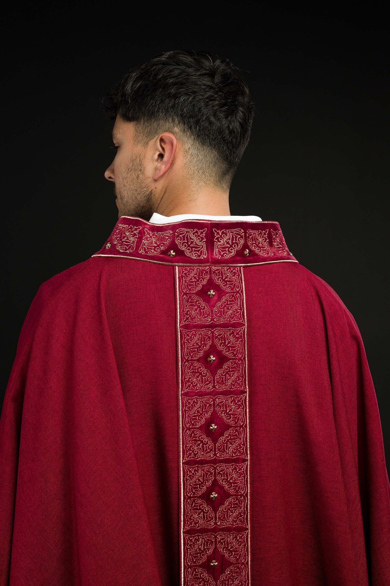 Ornat Liturgiczny Czerwony z Haftowanym Pasem i Stułą - alba.pl