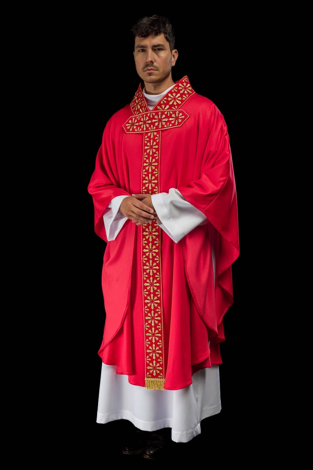Ornat Liturgiczny Czerwony z Haftowanymi Złotymi Krzyżami - alba.pl