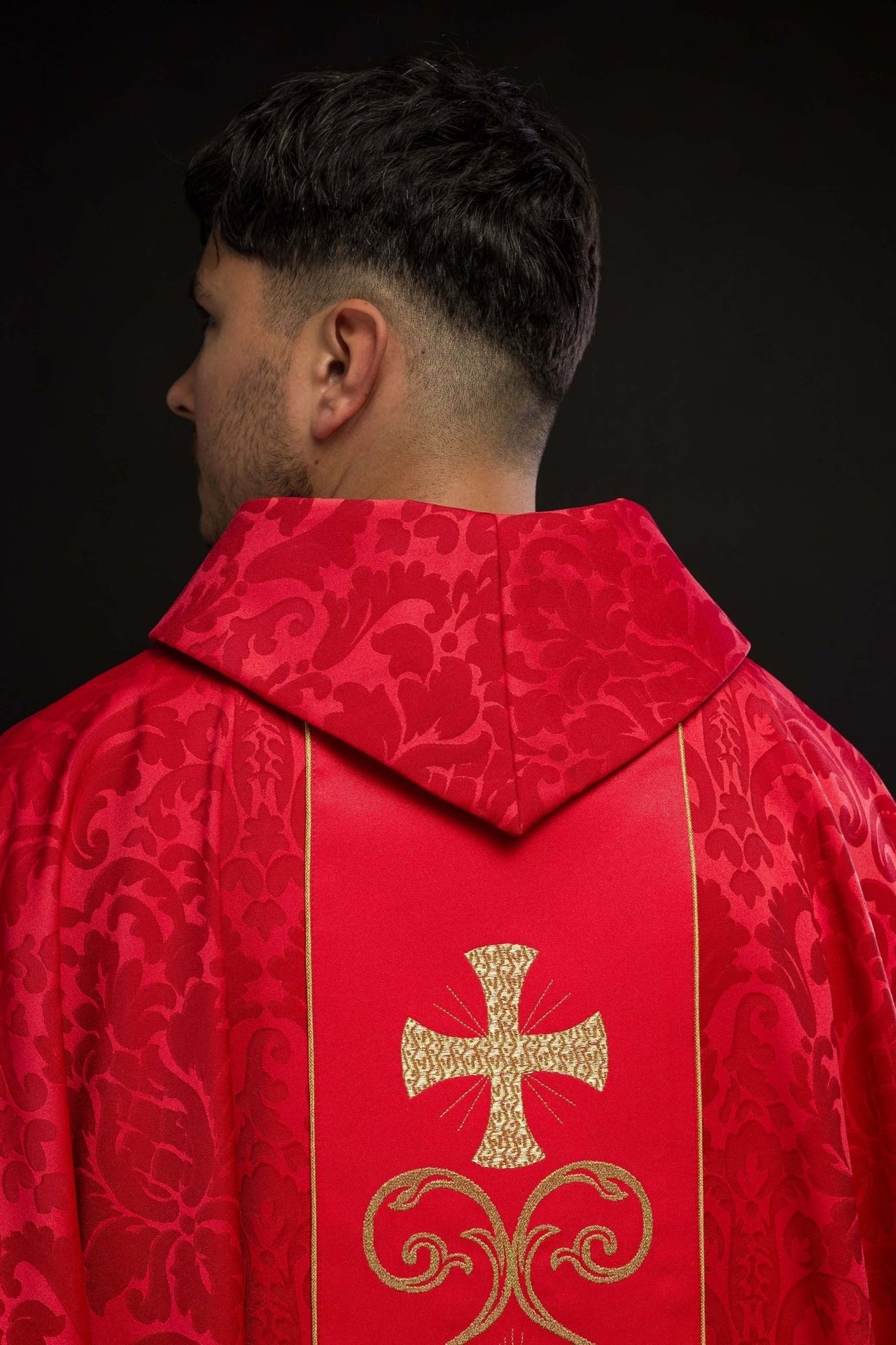 Ornat Liturgiczny Czerwony Żakardowy z Haftowanym Pasem - alba.pl