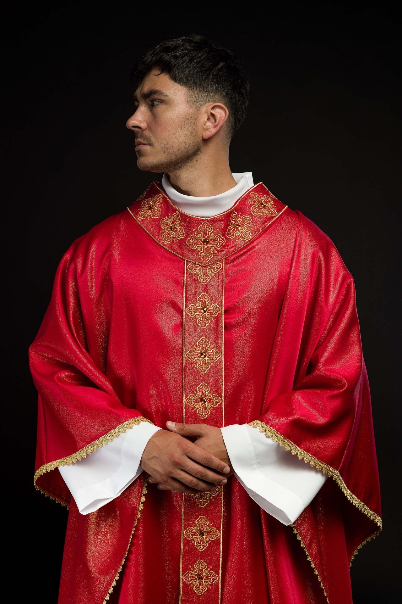 Ornat Liturgiczny Czerwony Zdobiony Haftem i Kamieniami - alba.pl