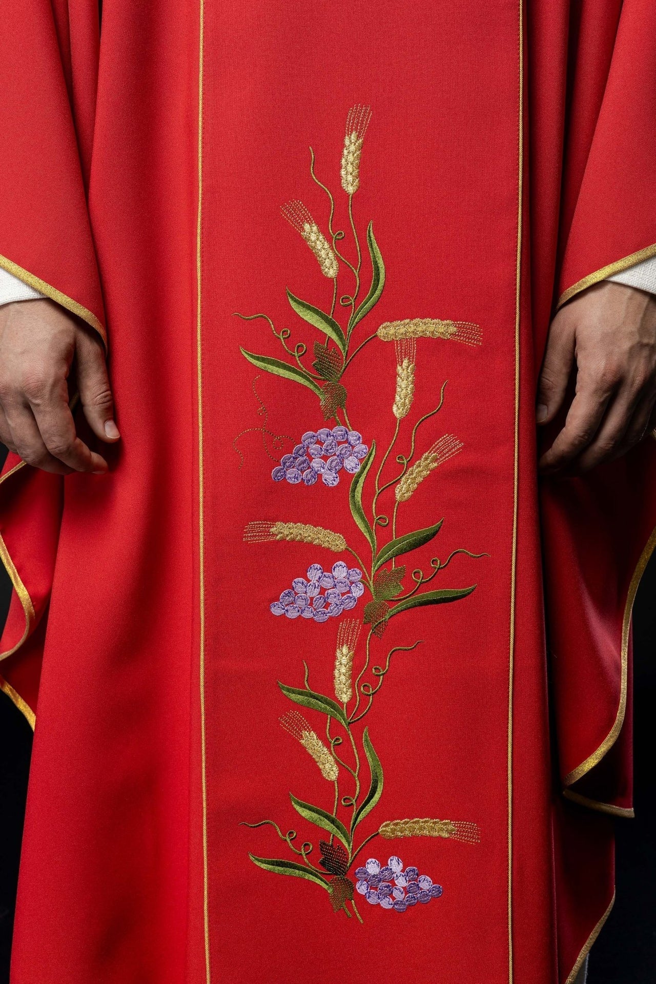 Ornat Liturgiczny Czerwony ze Złotym Pasem IHS i Kłosy - alba.pl