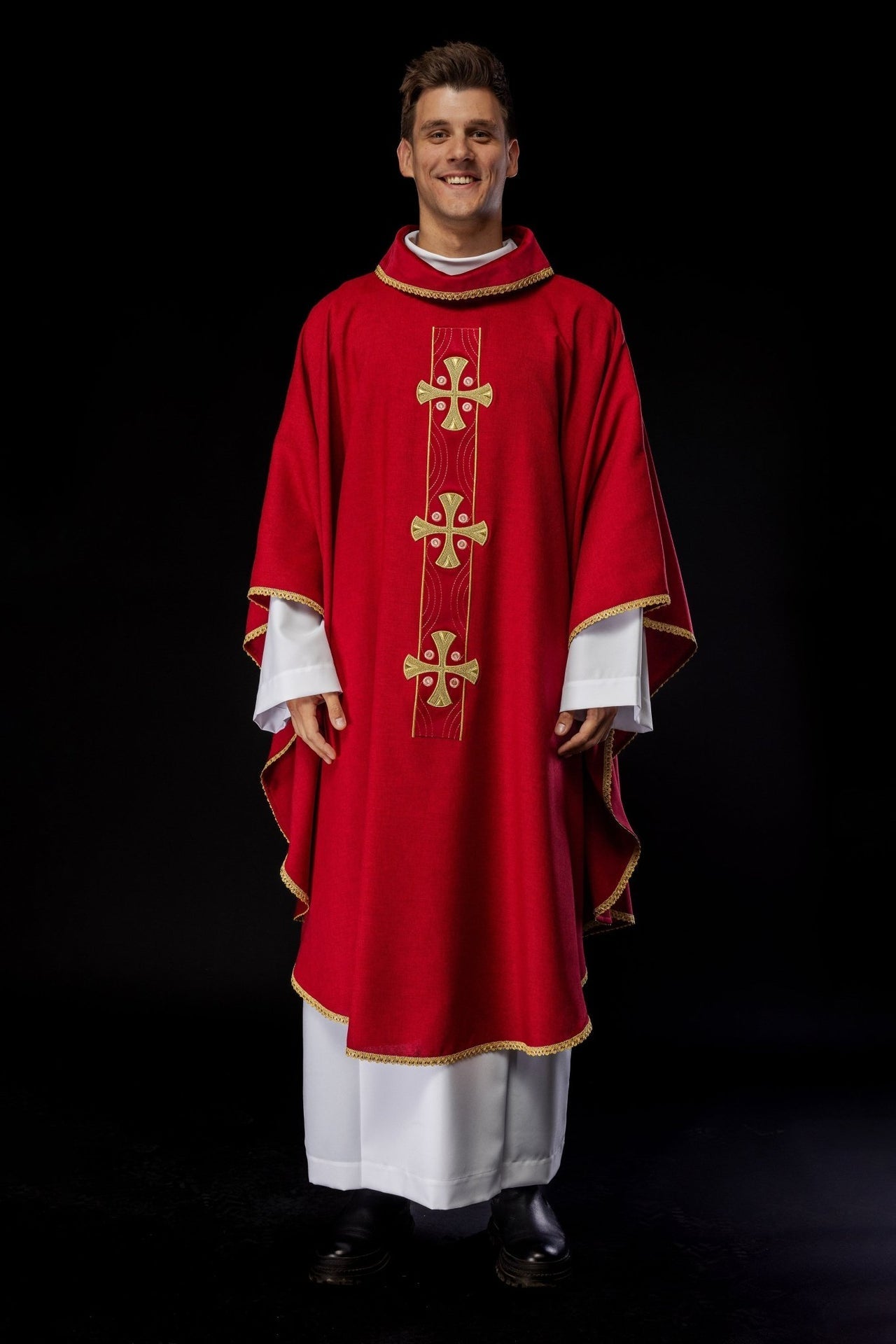 Ornat Liturgiczny Czerwony ze Złotymi Krzyżami i Lamówką - alba.pl