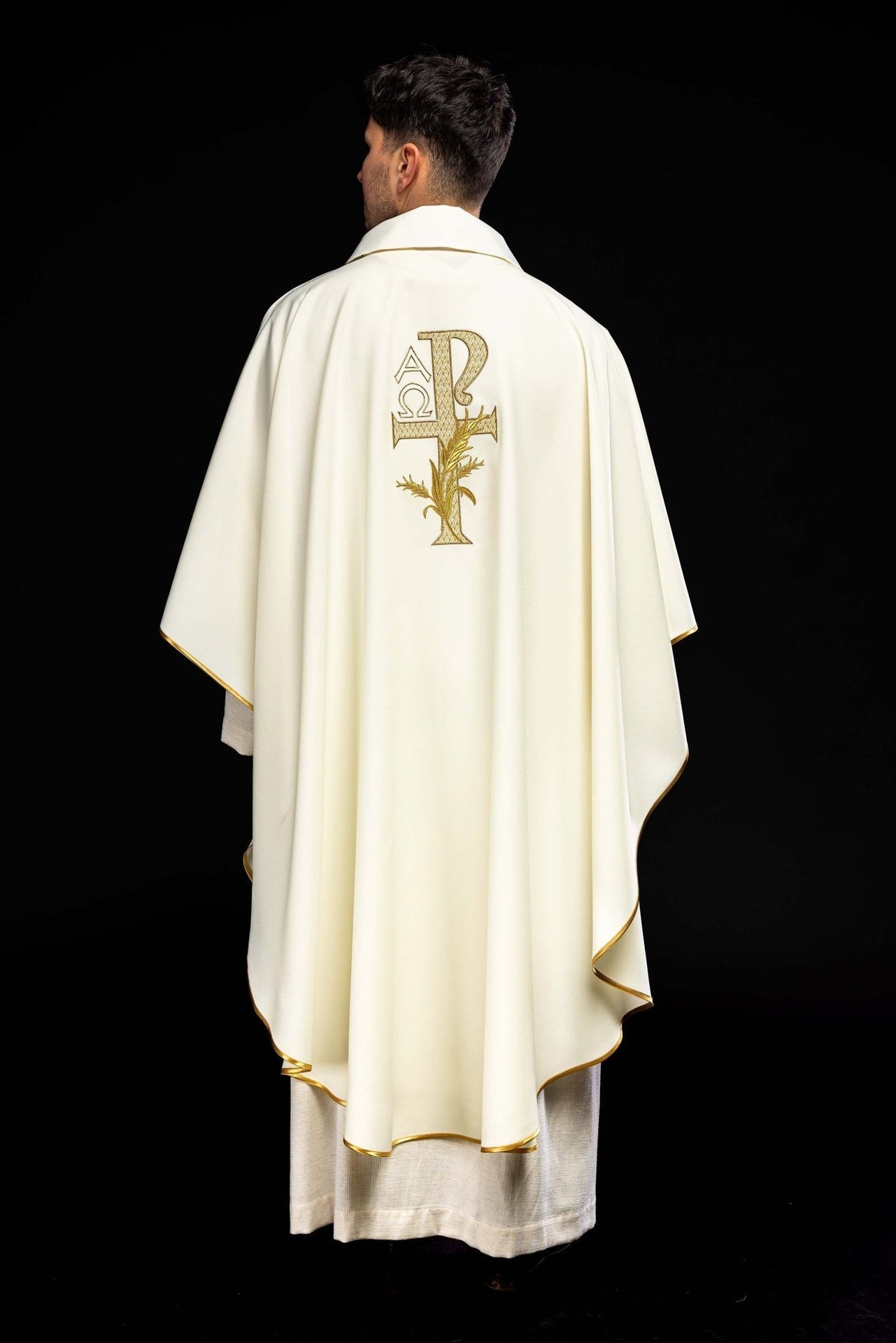 Ornat Liturgiczny Ecru Alfa i Omega - Szeroki Kołnierz Haftowany - alba.pl