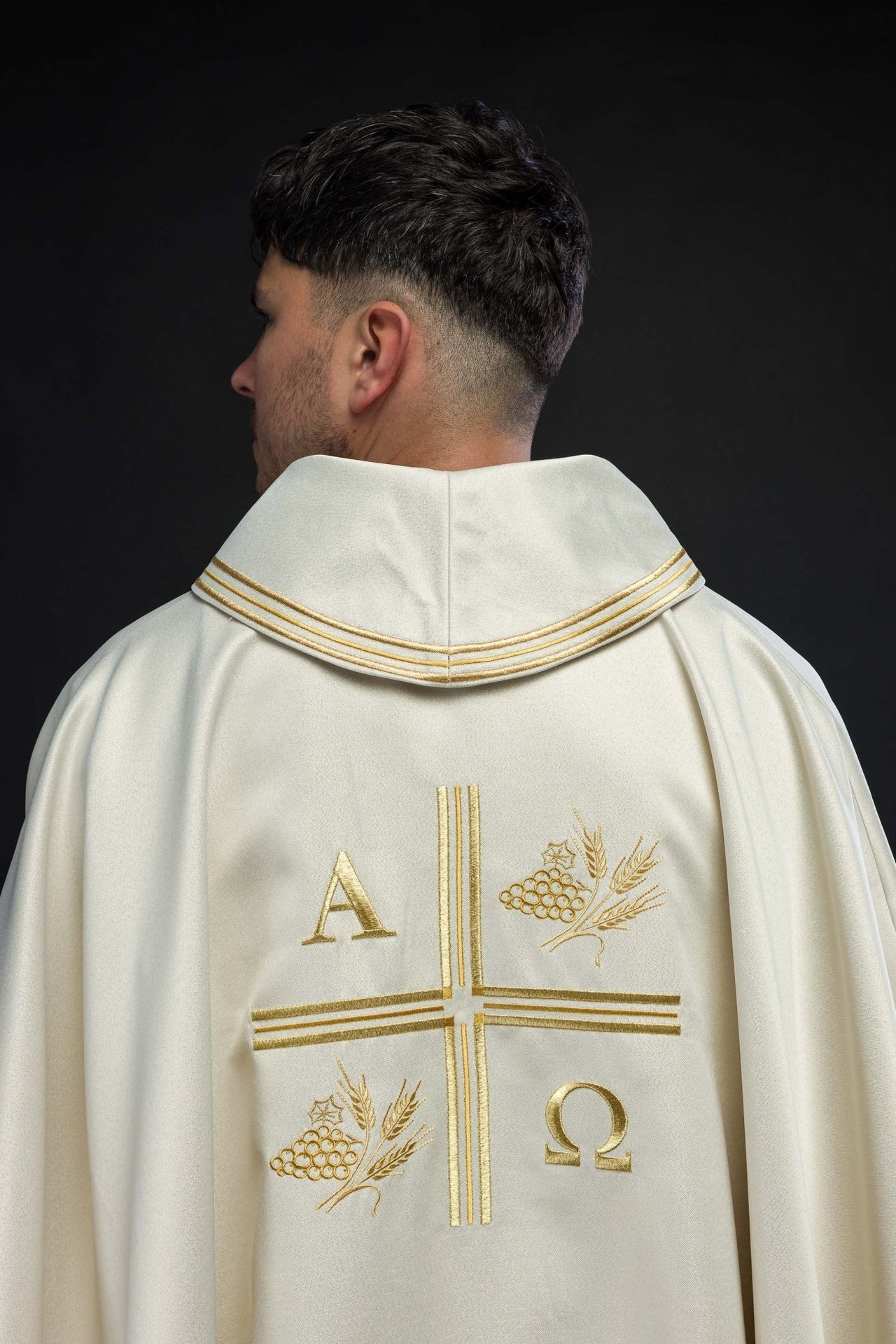 Ornat Liturgiczny Ecru Haft Krzyż Alfa Omega Kłosy - alba.pl