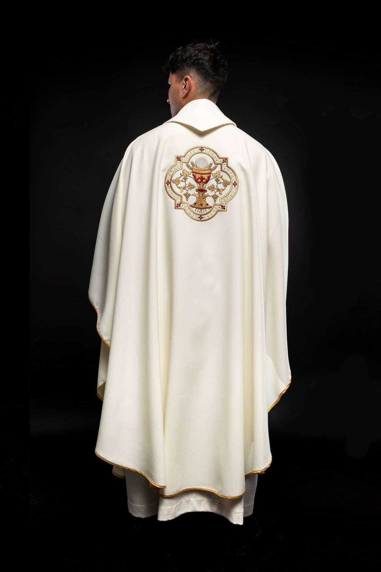 Ornat Liturgiczny Ecru Haft Serce Jezusa i Kielich Eucharystyczny - alba.pl
