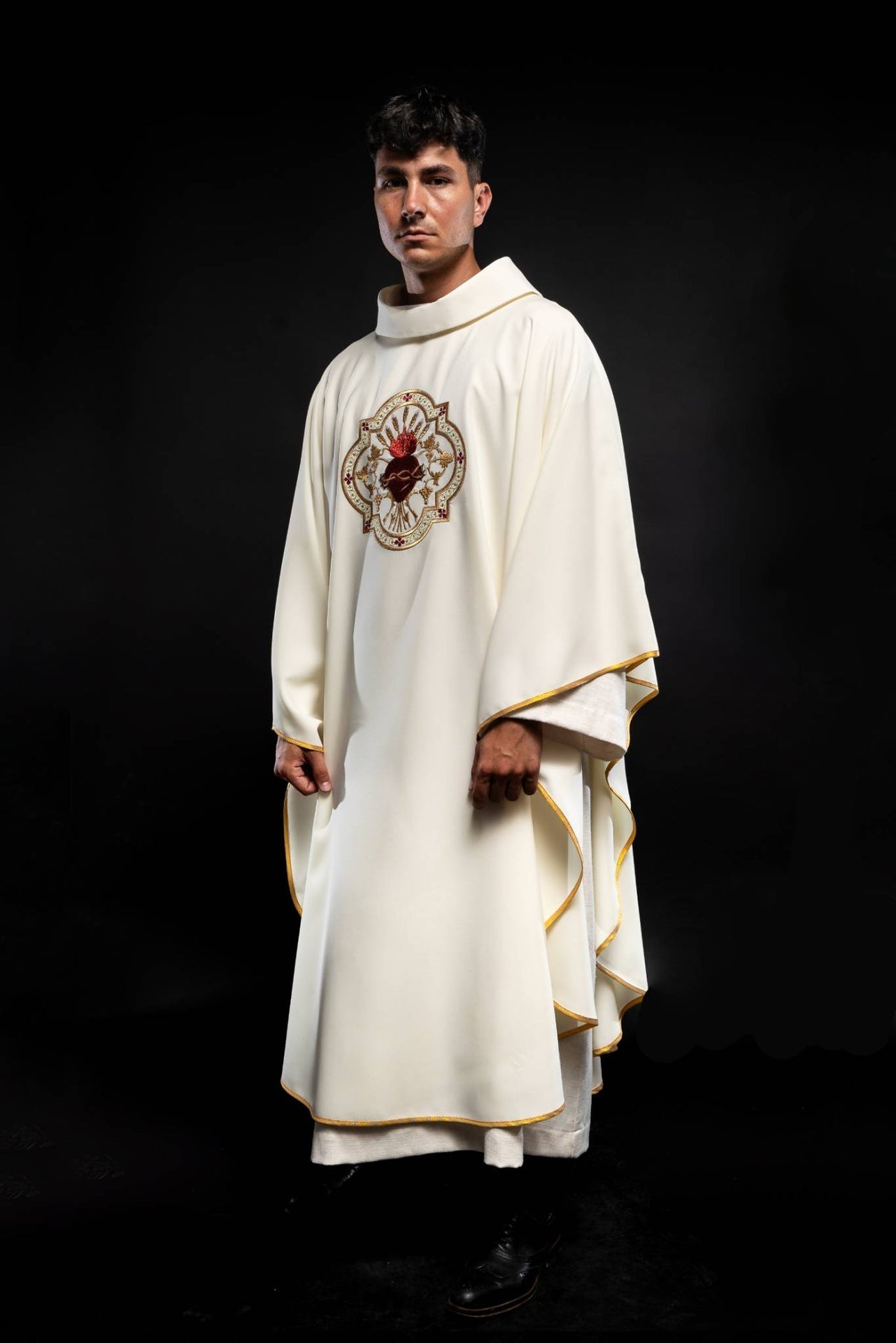 Ornat Liturgiczny Ecru Haft Serce Jezusa i Kielich Eucharystyczny - alba.pl
