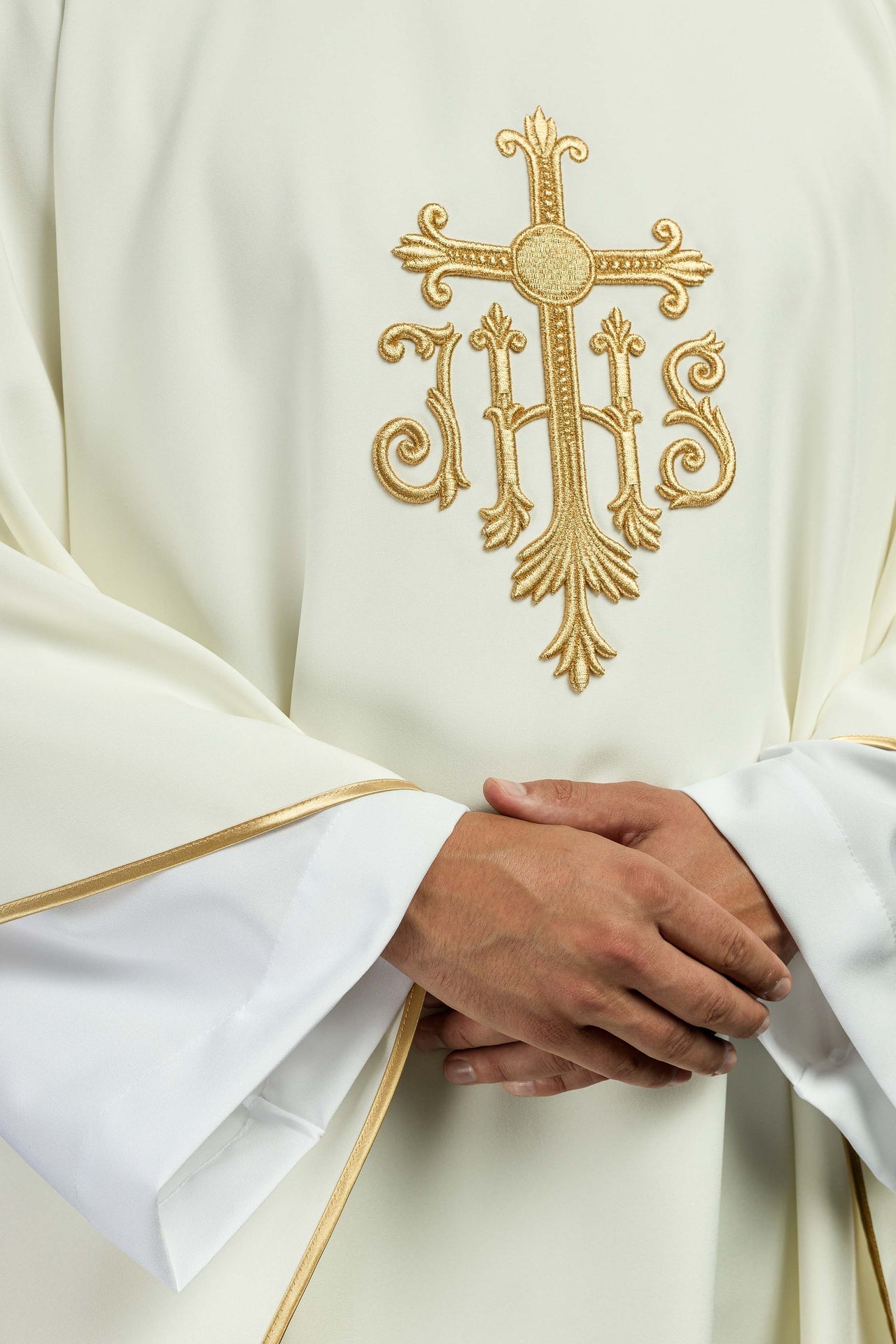 Ornat Liturgiczny Ecru Haftowany Krzyż IHS Złota Nitka - alba.pl