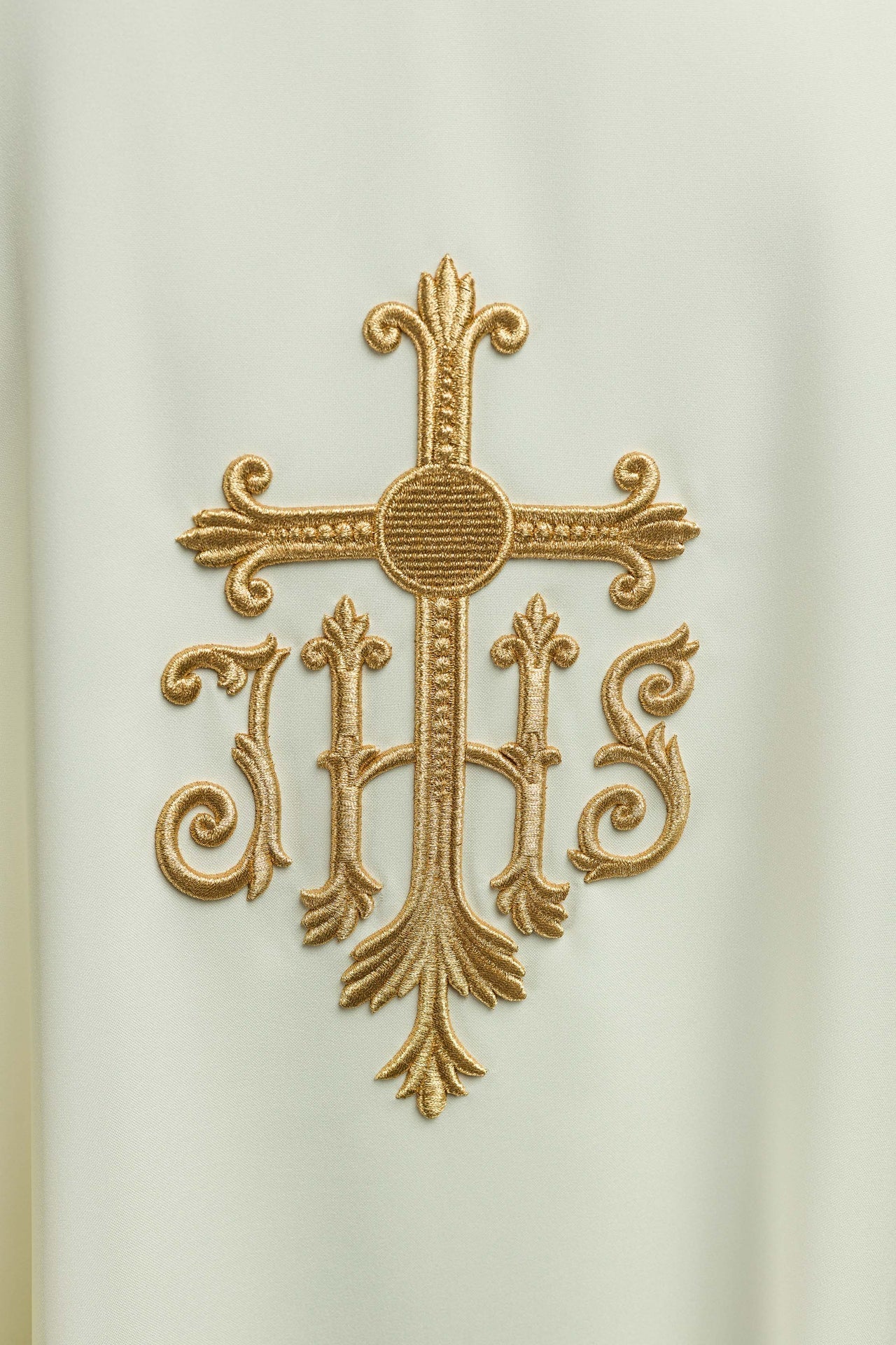 Ornat Liturgiczny Ecru Haftowany Krzyż IHS Złota Nitka - alba.pl