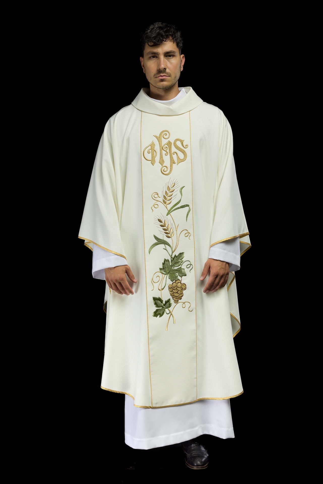 Ornat Liturgiczny Ecru IHS Kłosy i Winogrona Haftowany Złotą Nicią - alba.pl