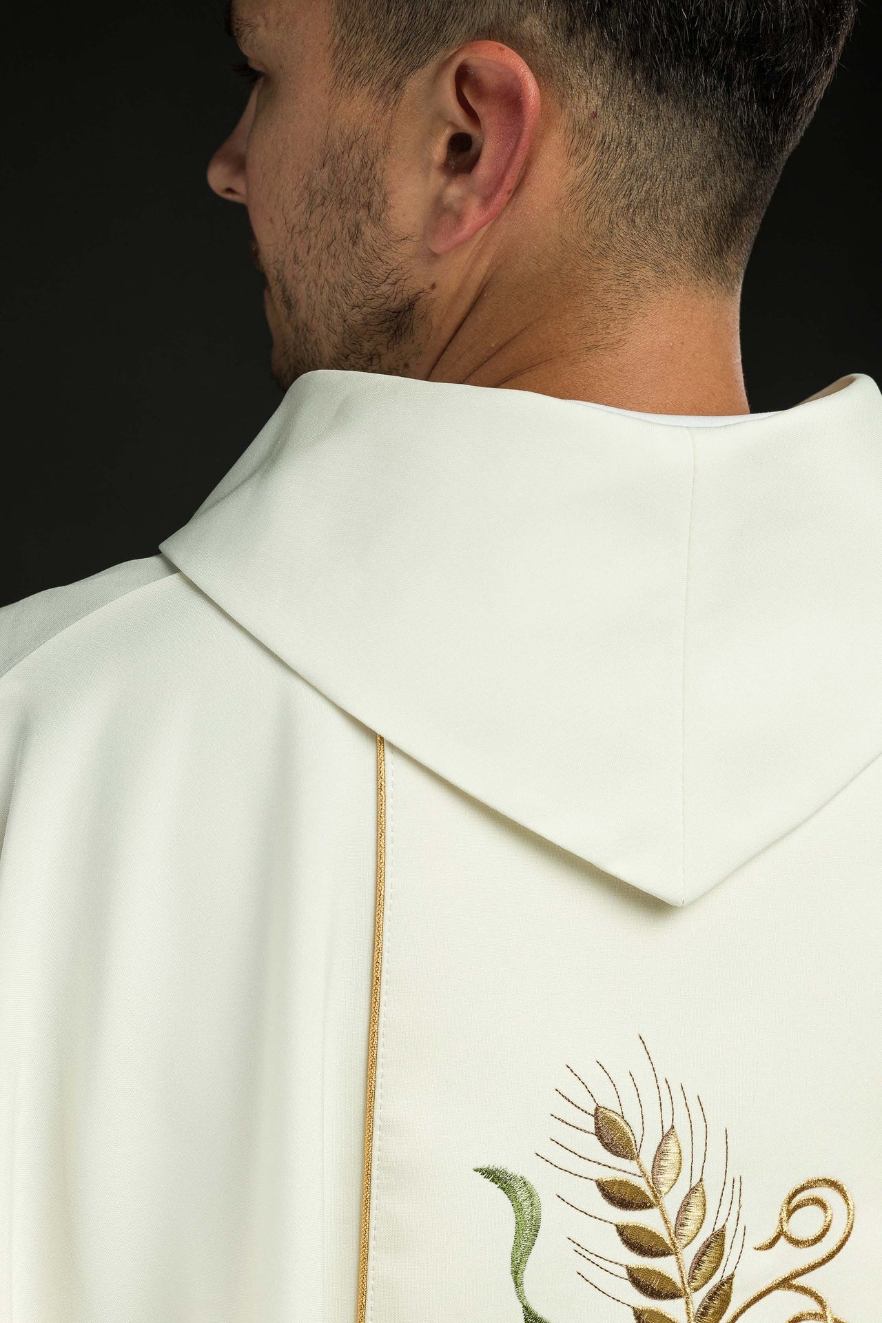 Ornat Liturgiczny Ecru IHS Kłosy i Winogrona Haftowany Złotą Nicią - alba.pl