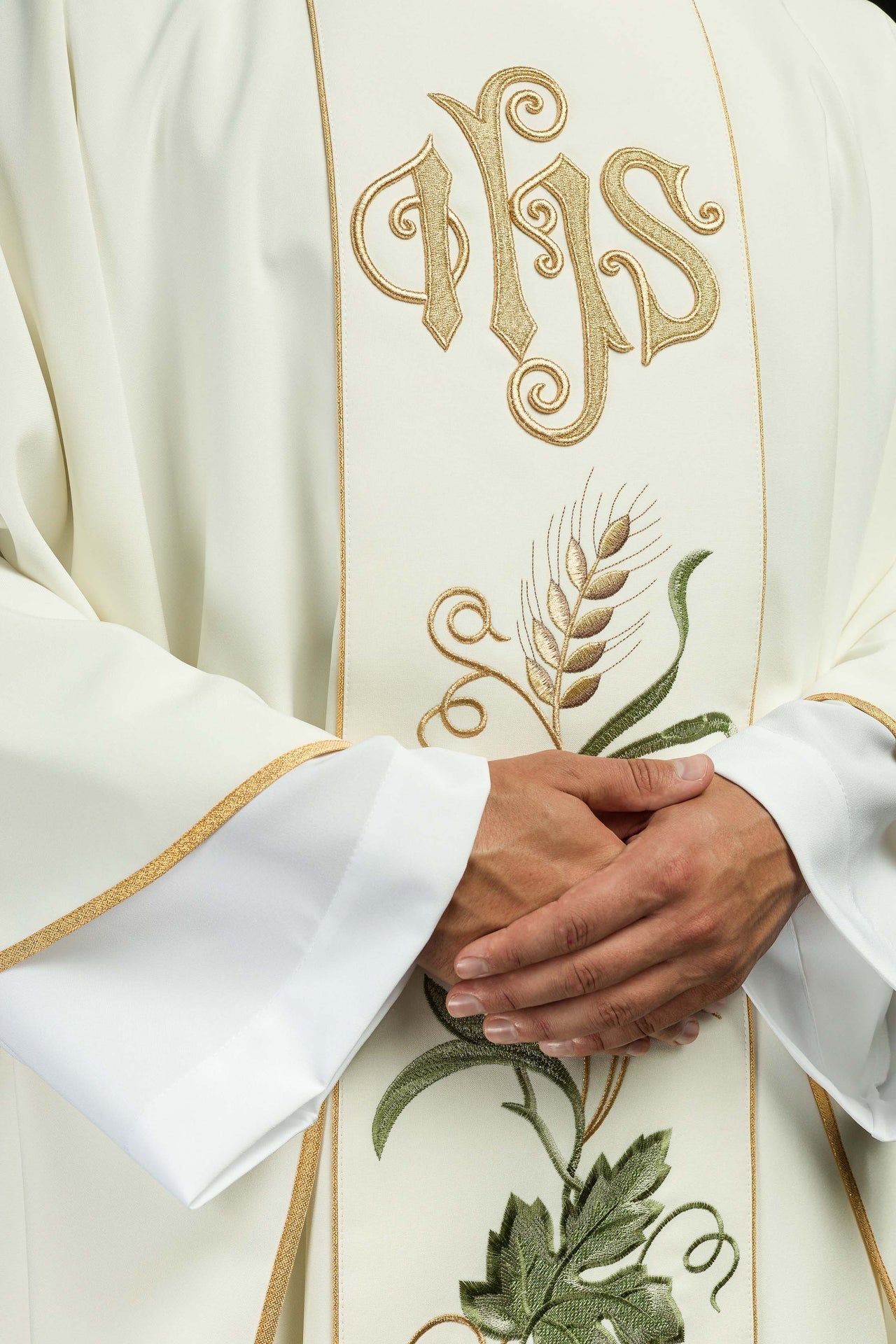 Ornat Liturgiczny Ecru IHS Kłosy i Winogrona Haftowany Złotą Nicią - alba.pl