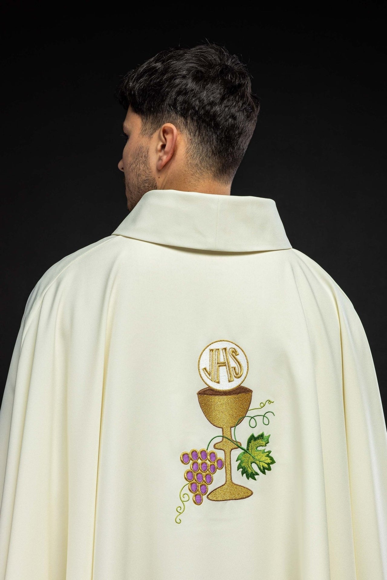 Ornat Liturgiczny Ecru Kielich Krzyż i Winogrona - Polski Haft - alba.pl