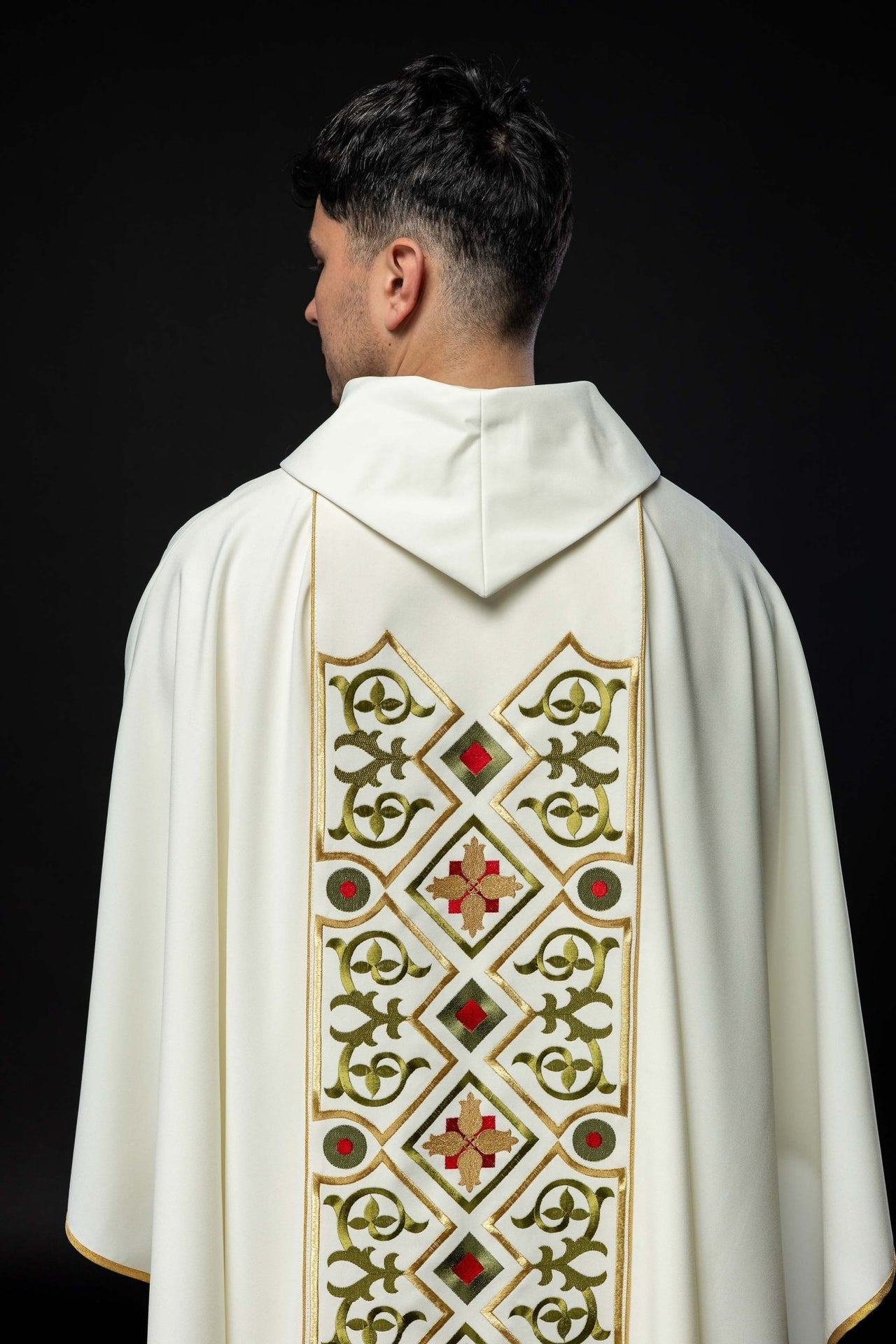 Ornat Liturgiczny Ecru z Haftem Baranka Bożego - Polski Produkt - alba.pl