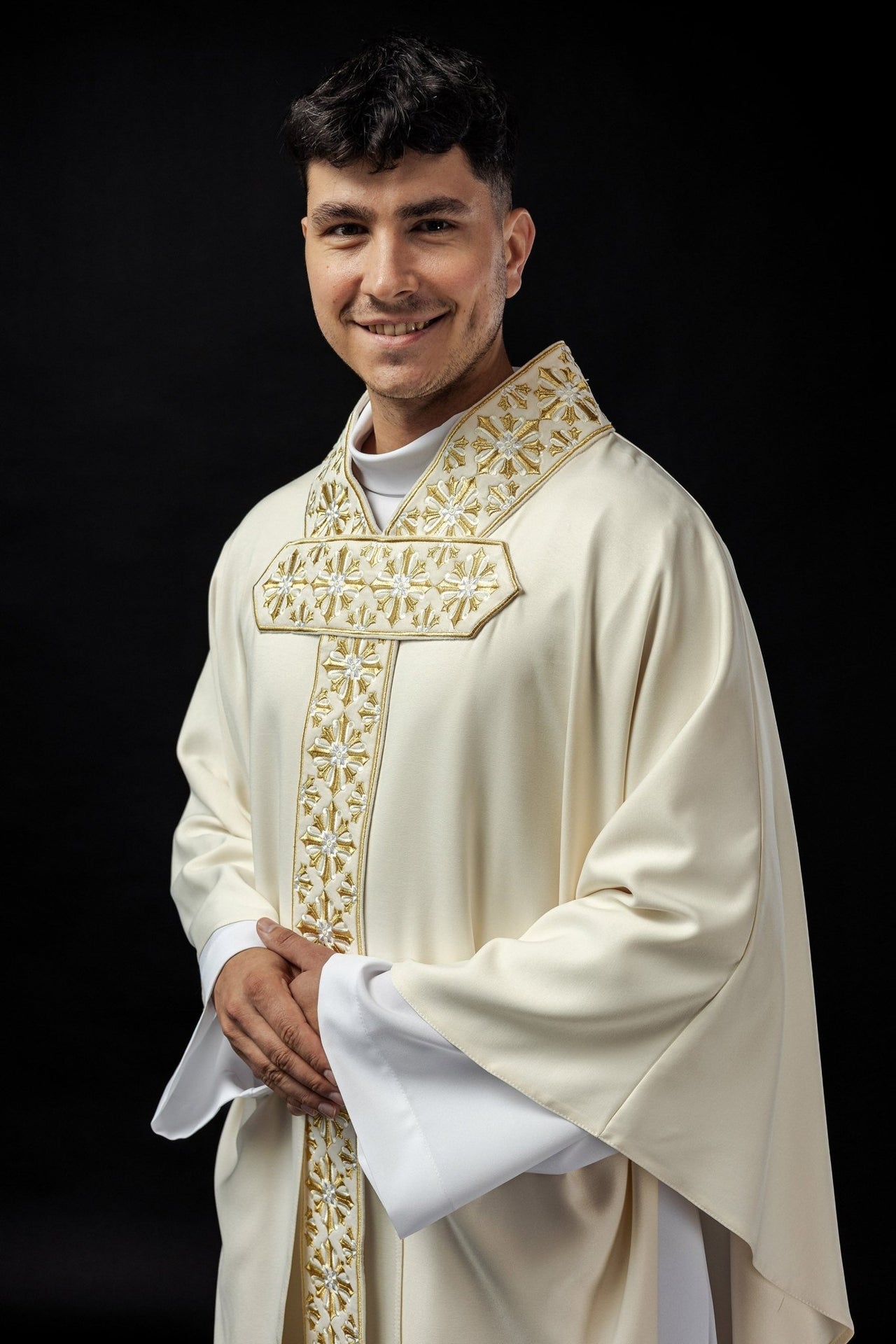 Ornat Liturgiczny Ecru z Haftem Eucharystycznym Złotą Nicią - alba.pl