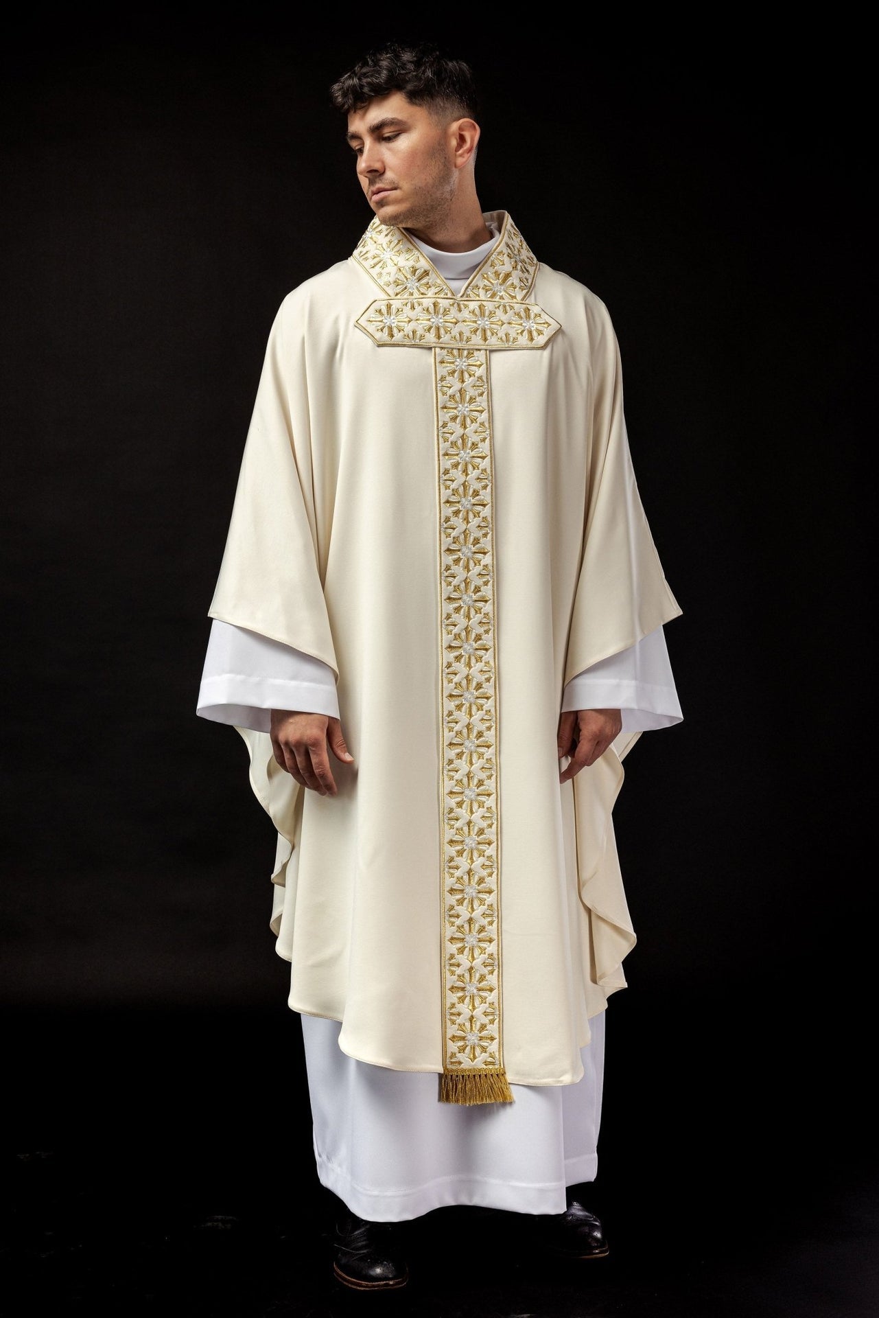 Ornat Liturgiczny Ecru z Haftem Eucharystycznym Złotą Nicią - alba.pl