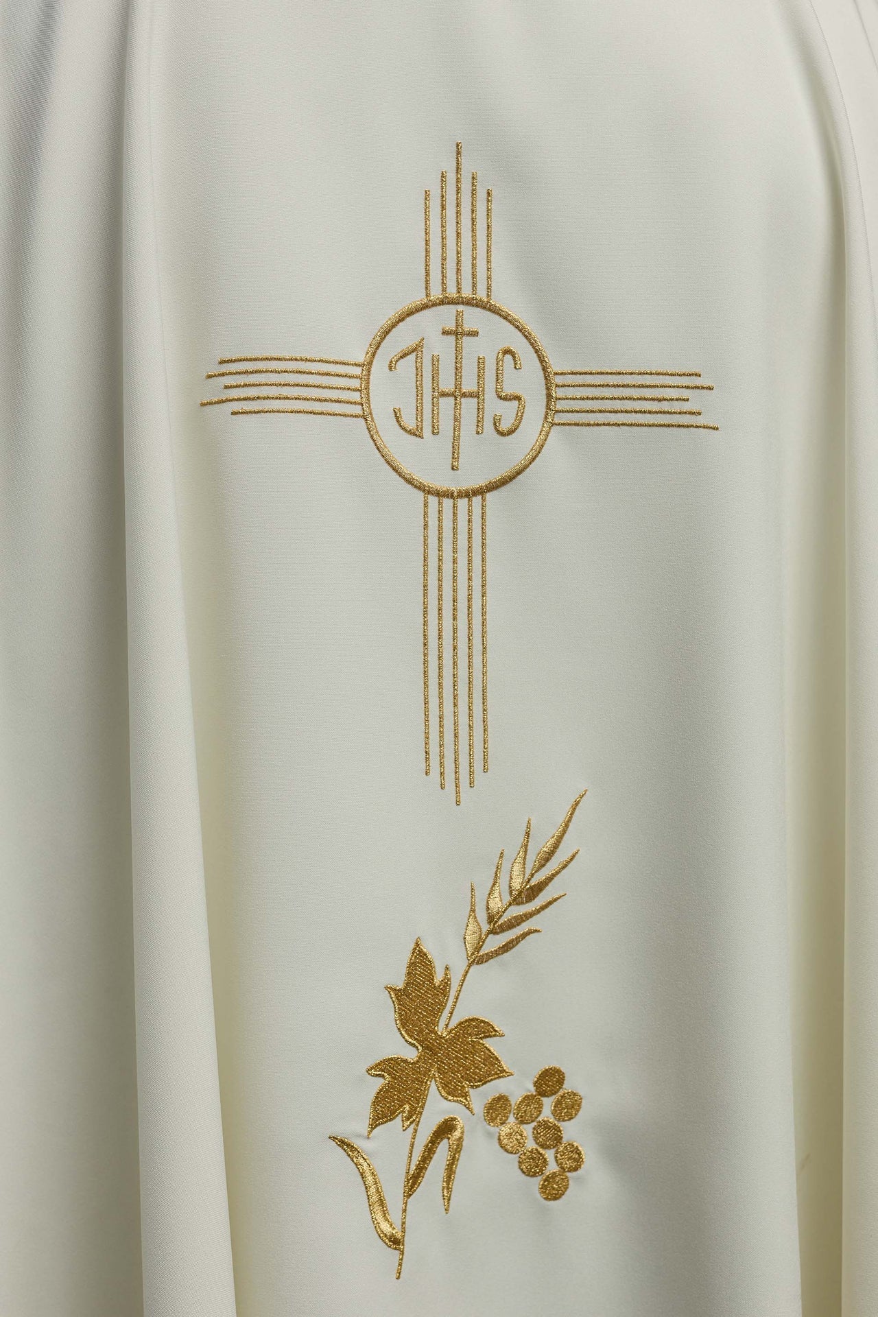 Ornat Liturgiczny Ecru z Haftem IHS Złotą Nicią - alba.pl