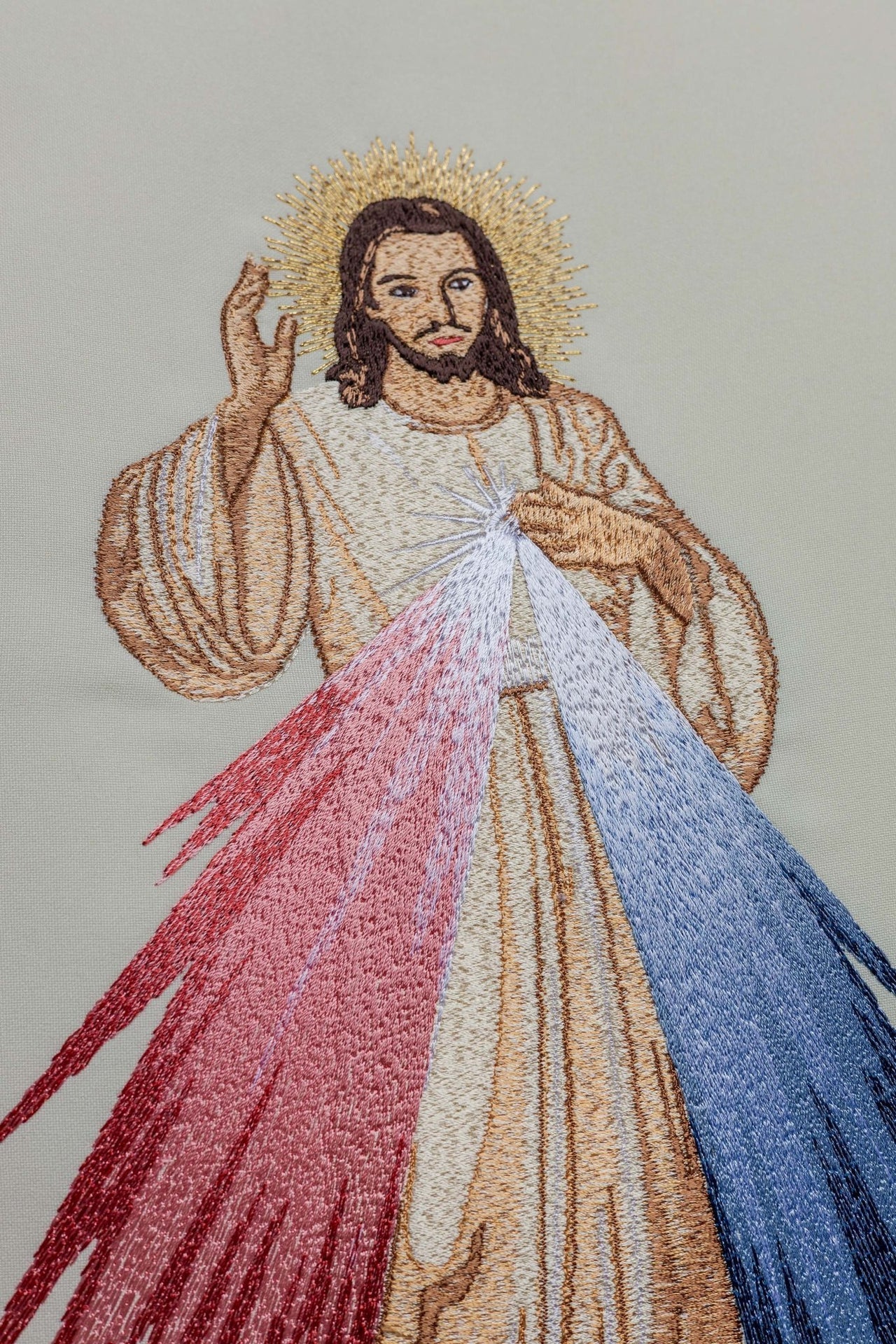 Ornat Liturgiczny Ecru z Haftem Jezus Miłosierny IHS - alba.pl