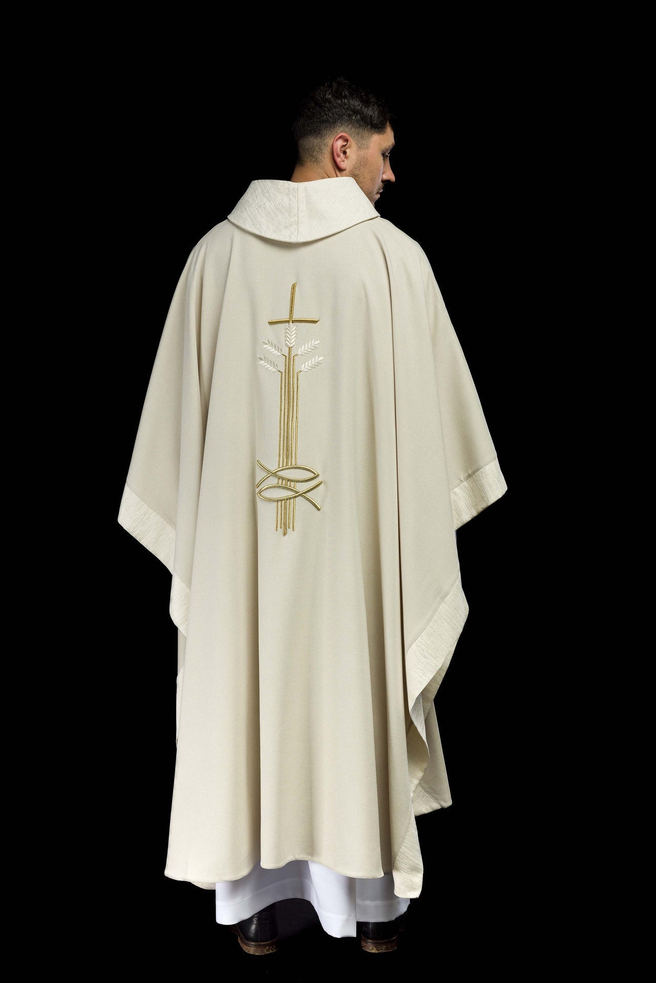 Ornat Liturgiczny Ecru z Haftem Krzyża, Kłosów i Ryb - alba.pl
