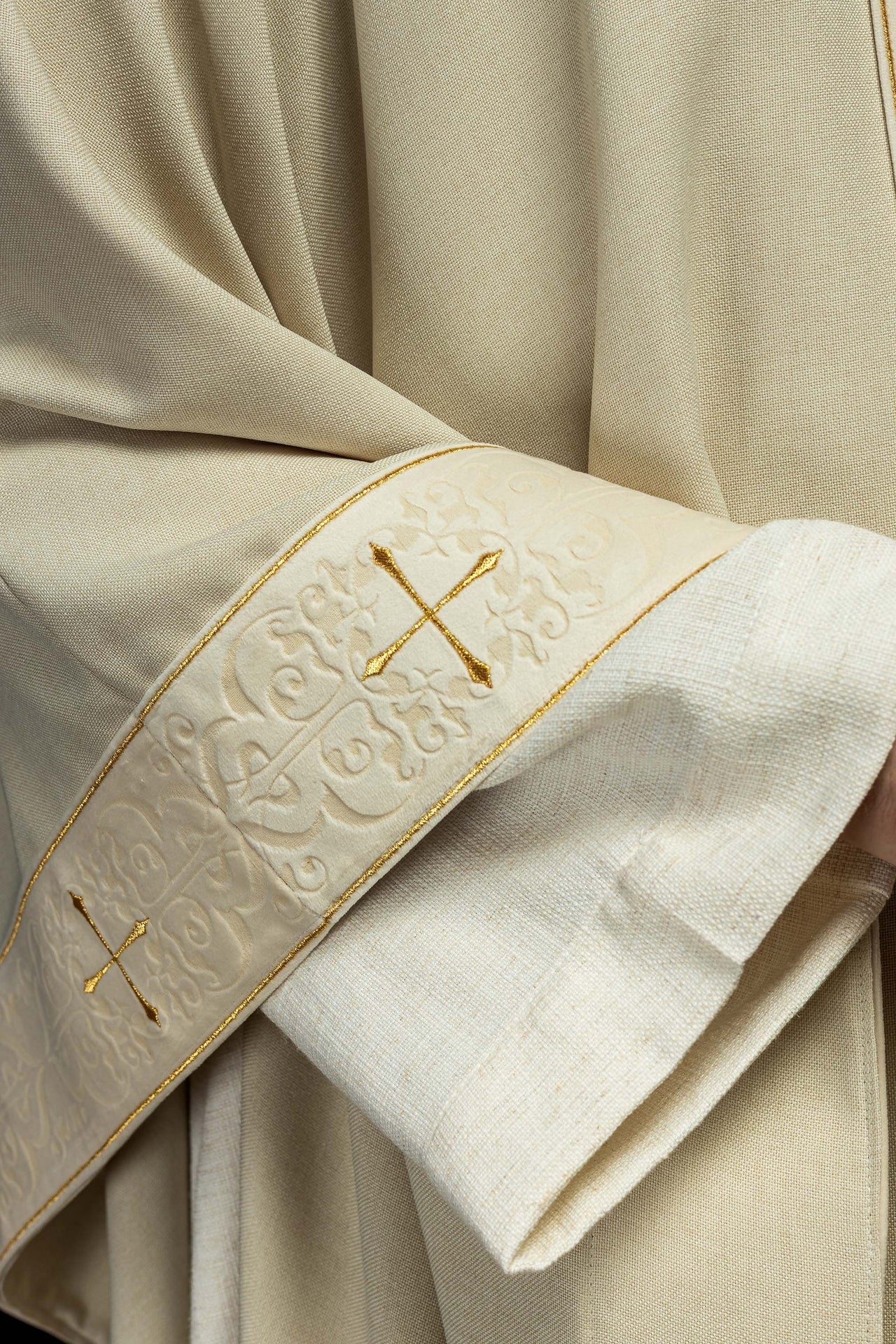 Ornat Liturgiczny Ecru z Haftem Krzyży i Stułą - alba.pl