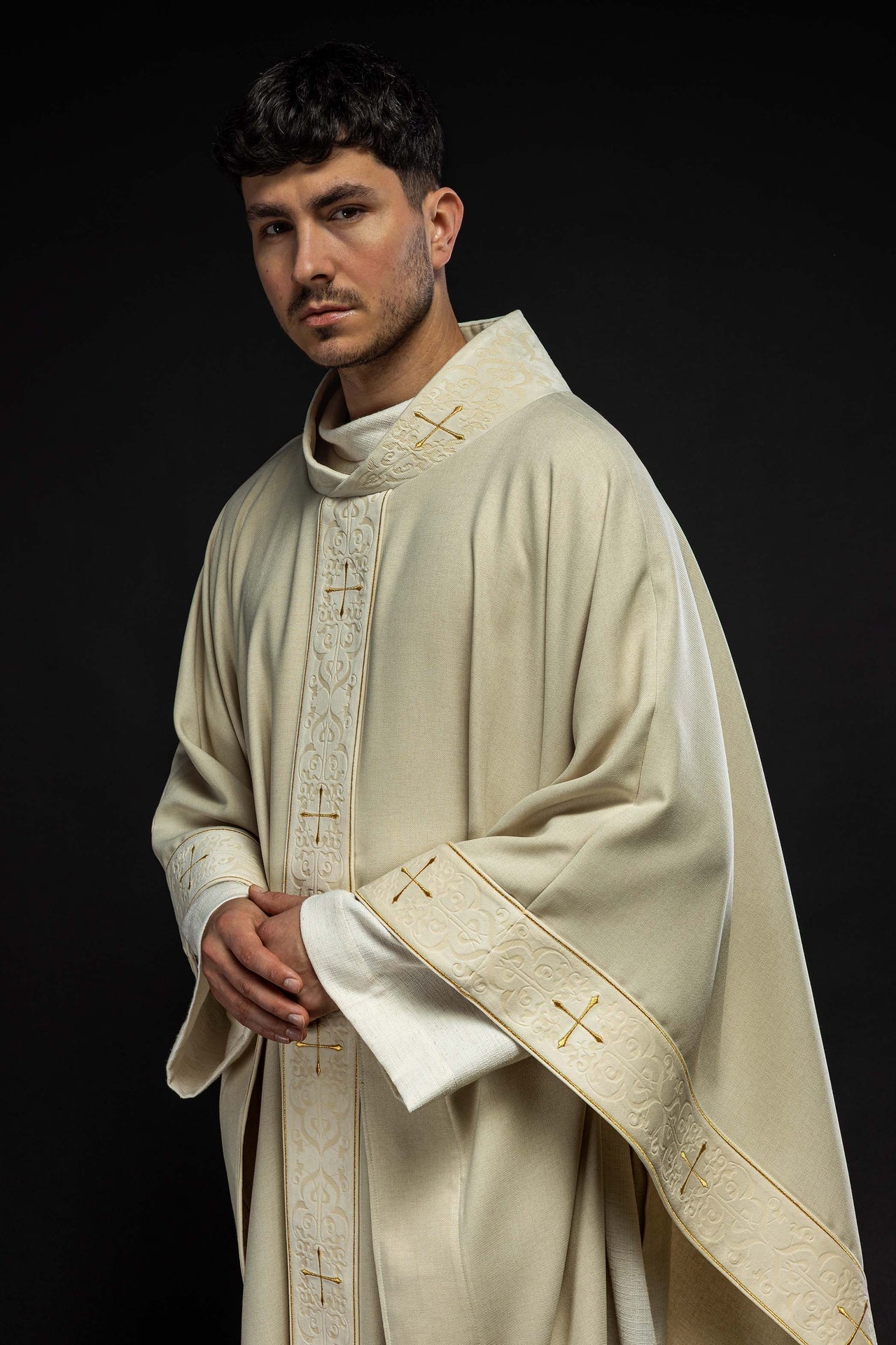 Ornat Liturgiczny Ecru z Haftem Krzyży i Stułą - alba.pl
