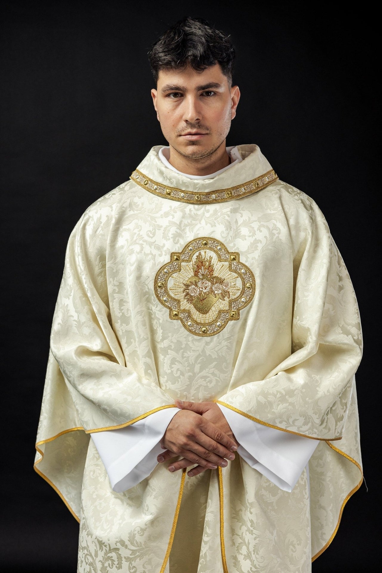 Ornat Liturgiczny Ecru z Haftem Serca Maryi na Żakardzie - alba.pl