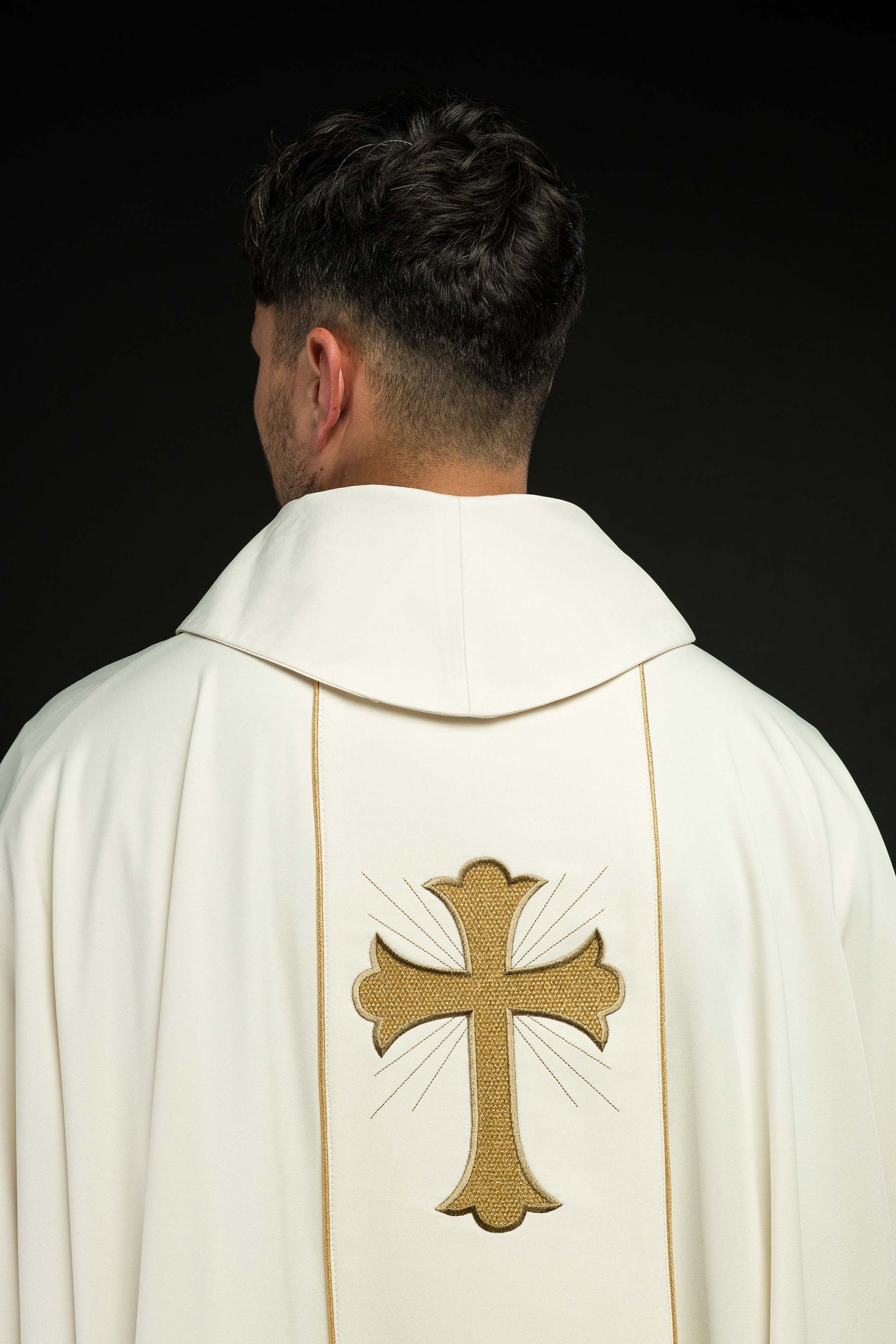 Ornat Liturgiczny Ecru z Haftowanym Krzyżem i Kłosami - alba.pl