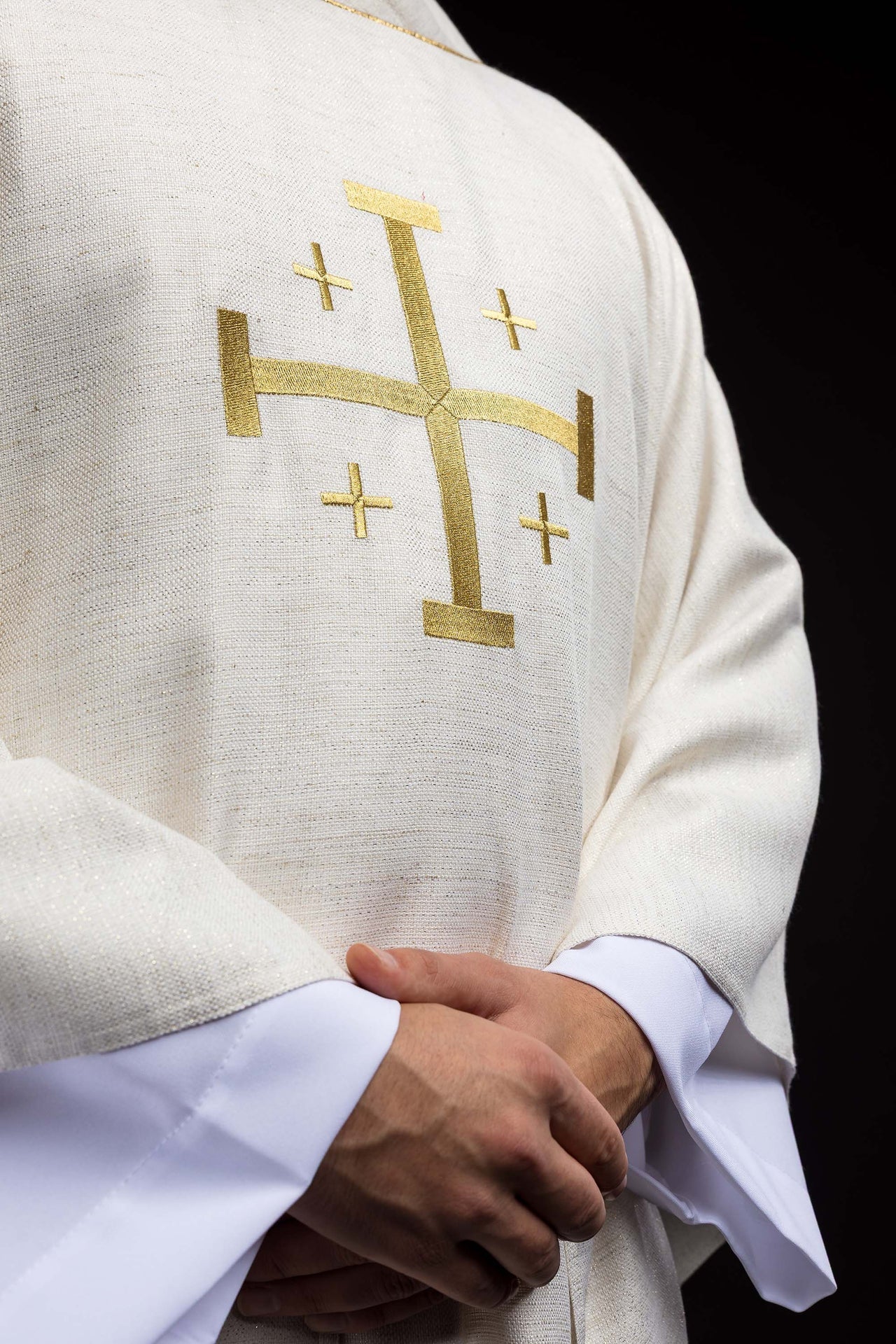 Ornat Liturgiczny Ecru z Haftowanym Krzyżem Jerozolimskim - alba.pl