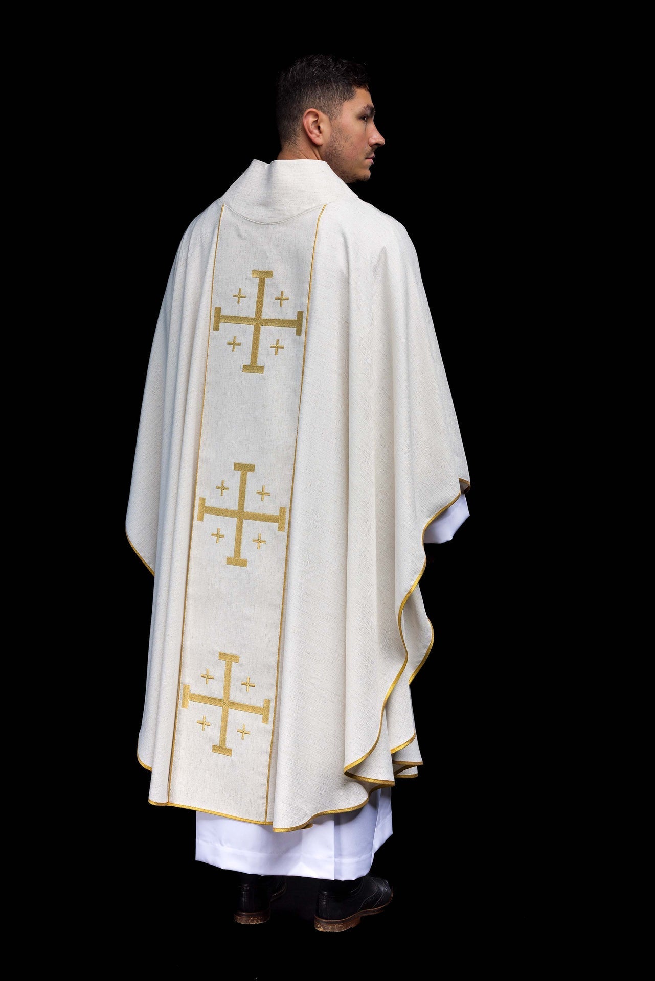 Ornat Liturgiczny Ecru z Haftowanym Krzyżem Jerozolimskim - alba.pl