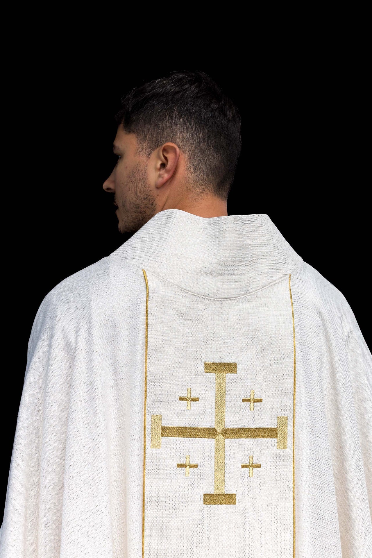 Ornat Liturgiczny Ecru z Haftowanym Krzyżem Jerozolimskim - alba.pl