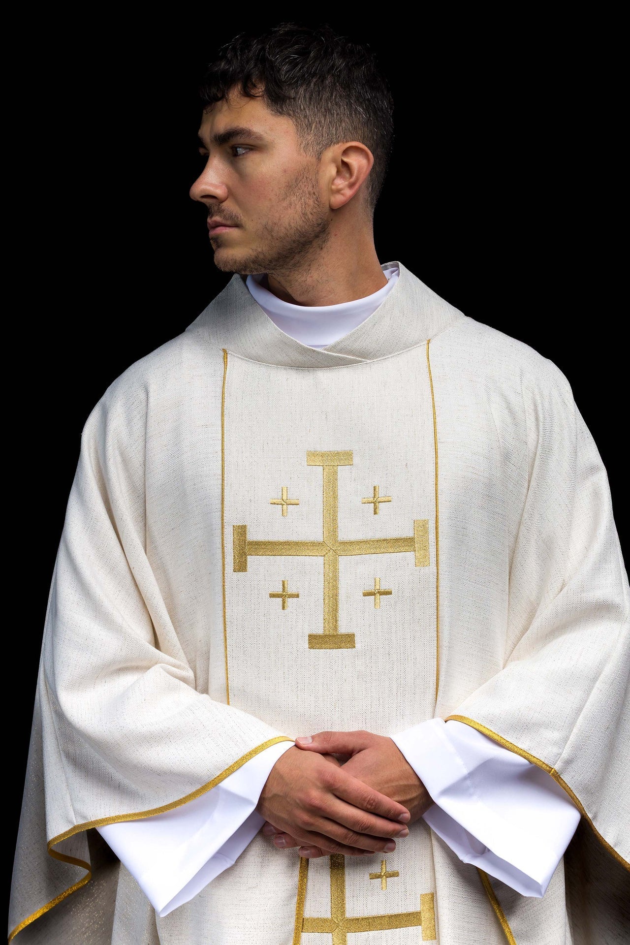 Ornat Liturgiczny Ecru z Haftowanym Krzyżem Jerozolimskim - alba.pl