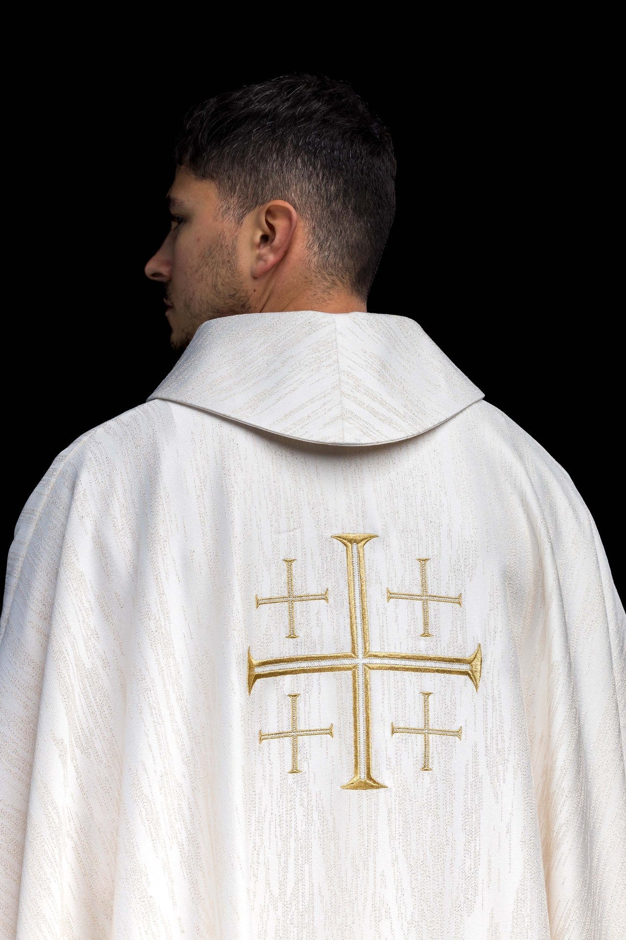 Ornat Liturgiczny Ecru z Haftowanym Krzyżem Jerozolimskim - alba.pl
