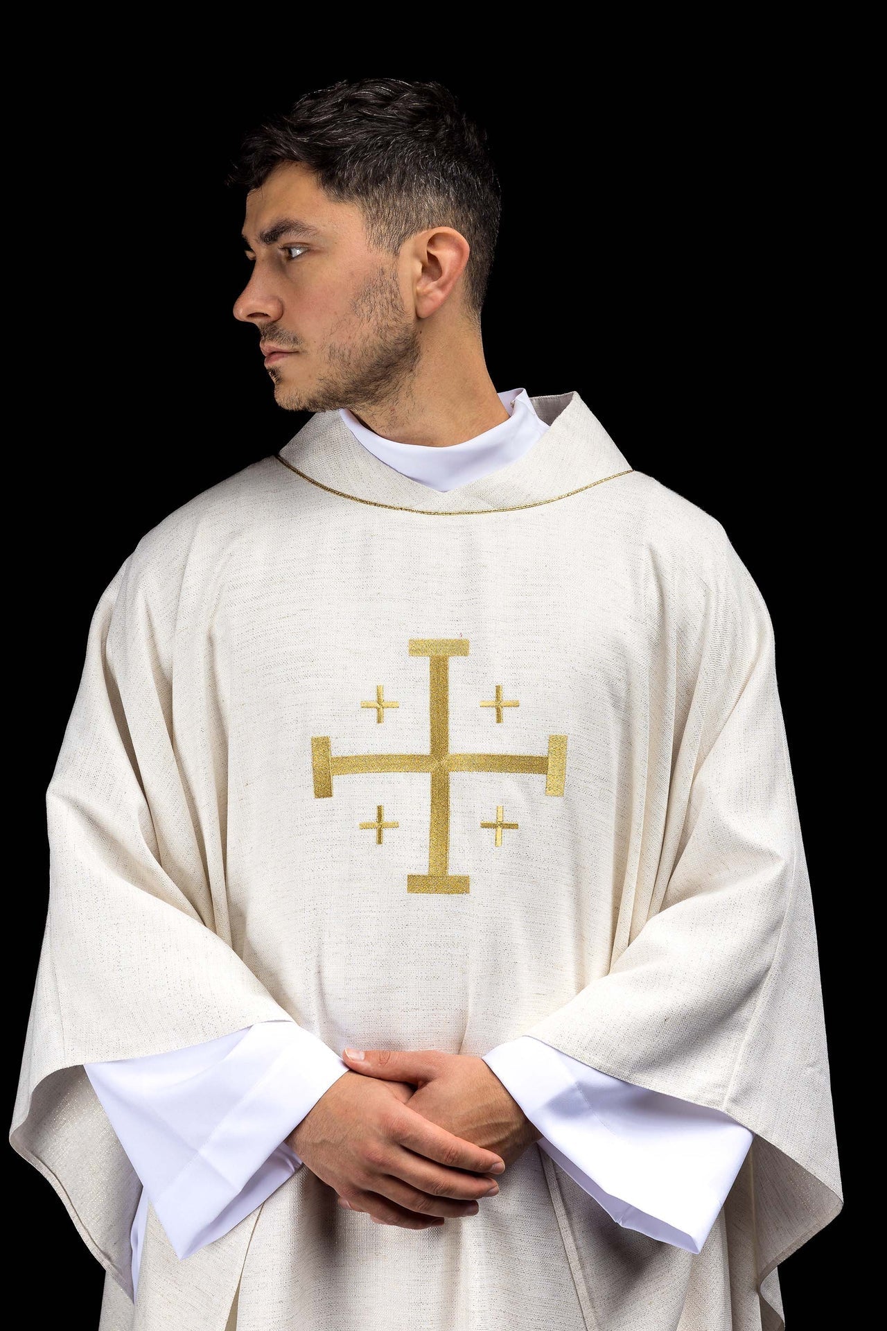 Ornat Liturgiczny Ecru z Haftowanym Krzyżem Jerozolimskim - alba.pl