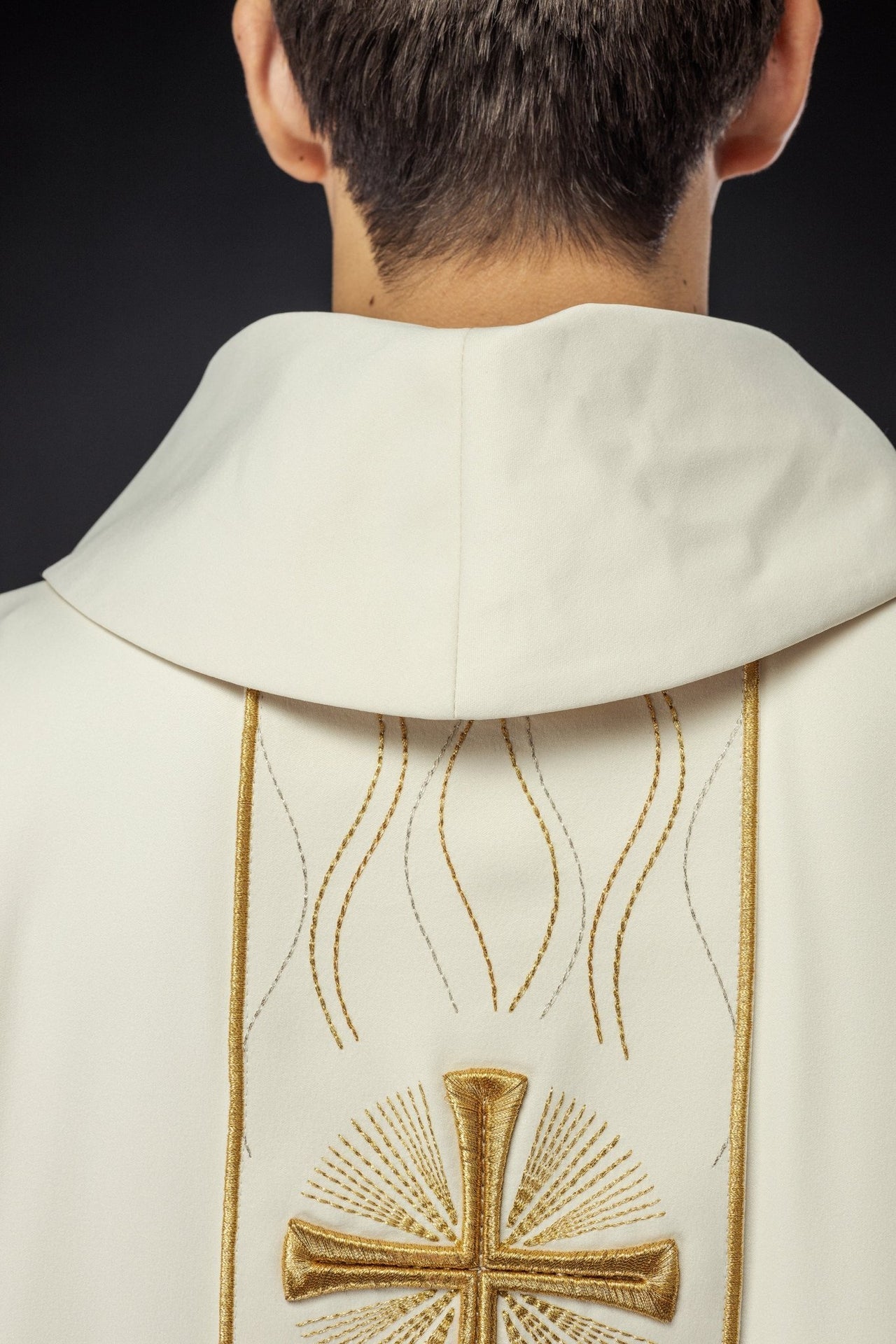Ornat Liturgiczny Ecru z Haftowanym Krzyżem - Polski Producent - alba.pl