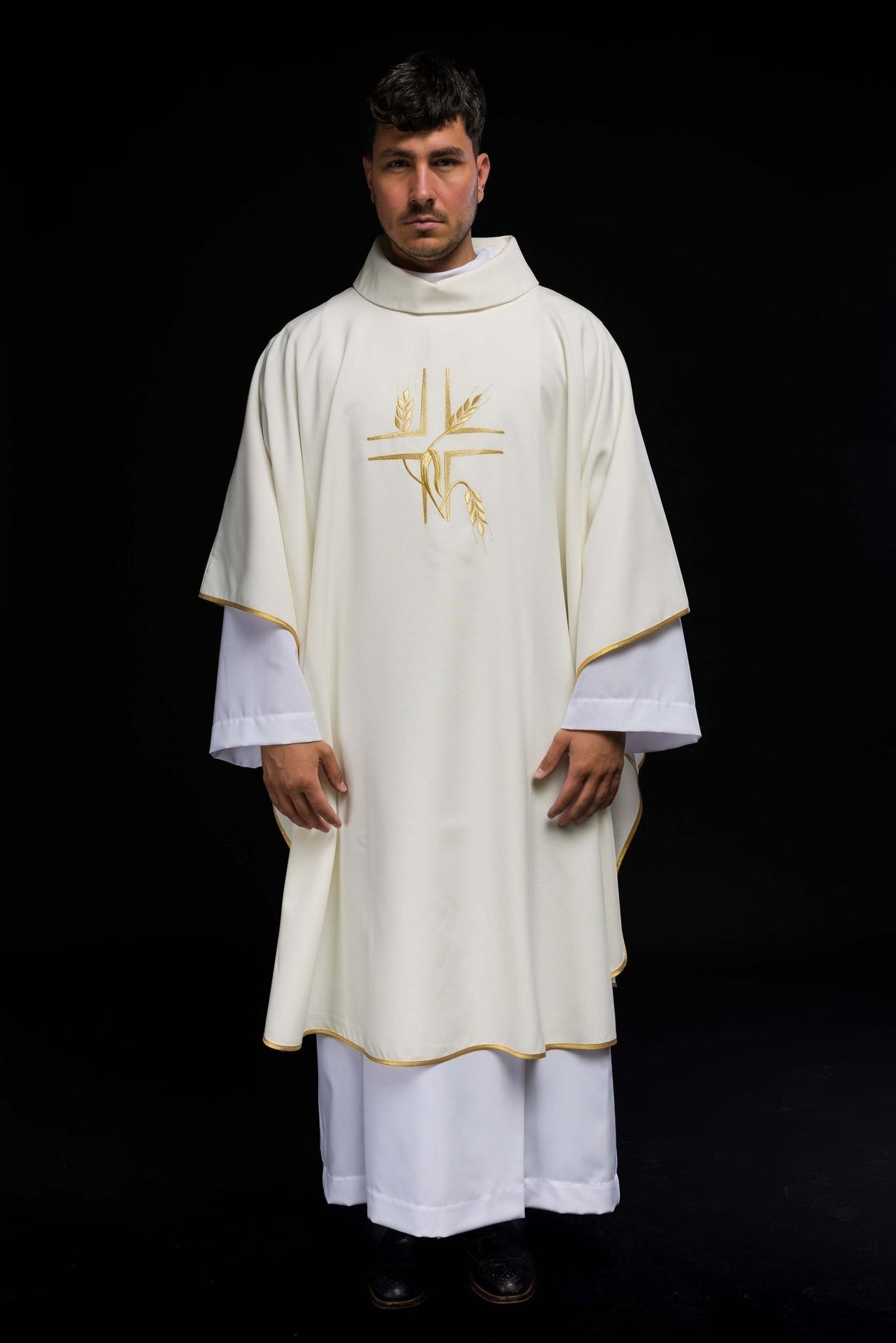Ornat Liturgiczny Ecru z Haftowanym Krzyżem - Polski Produkt - alba.pl