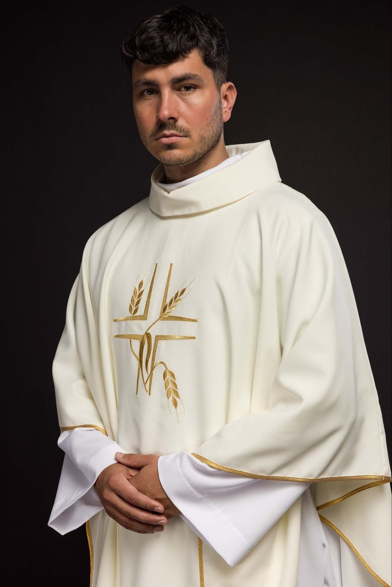 Ornat Liturgiczny Ecru z Haftowanym Krzyżem - Polski Produkt - alba.pl