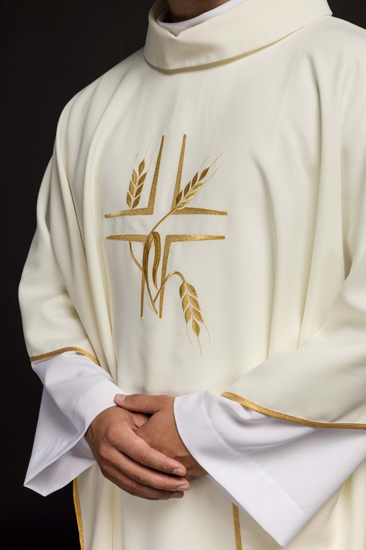 Ornat Liturgiczny Ecru z Haftowanym Krzyżem - Polski Produkt - alba.pl