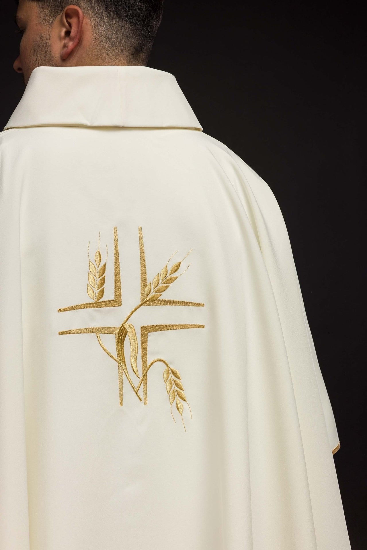 Ornat Liturgiczny Ecru z Haftowanym Krzyżem - Polski Produkt - alba.pl