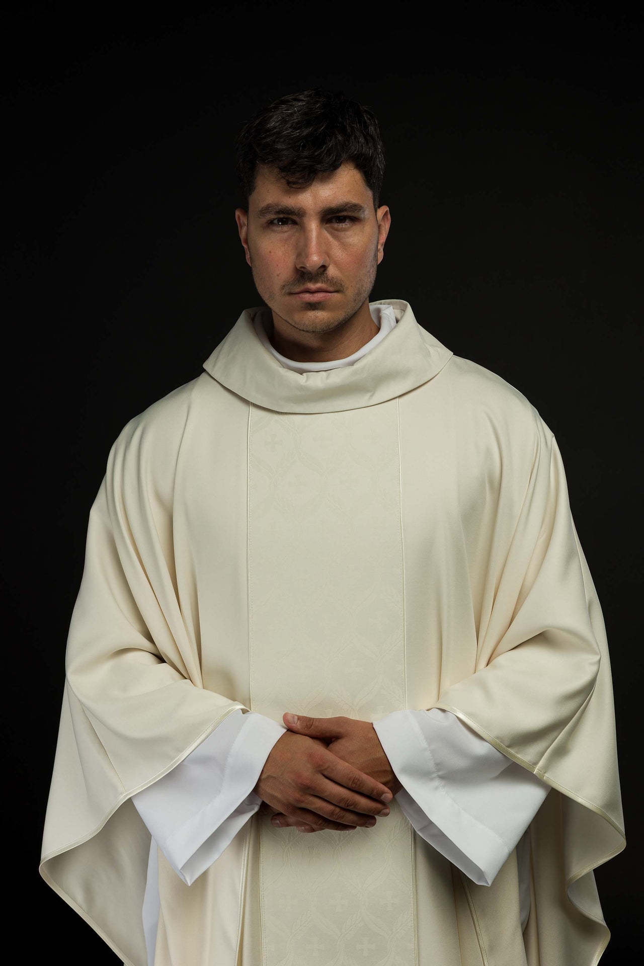 Ornat Liturgiczny Ecru z Żakardowym Pasem w Krzyże - alba.pl