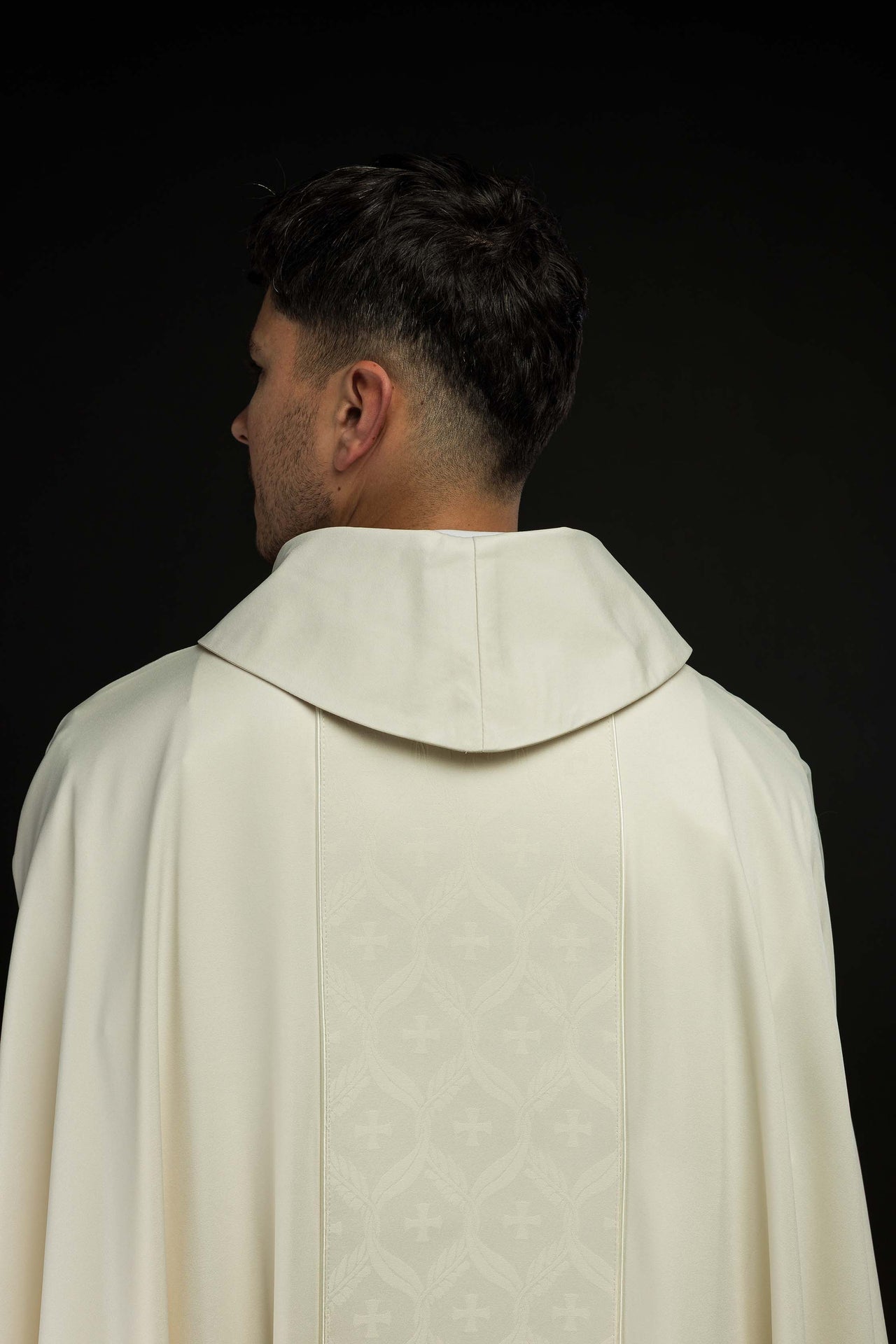 Ornat Liturgiczny Ecru z Żakardowym Pasem w Krzyże - alba.pl