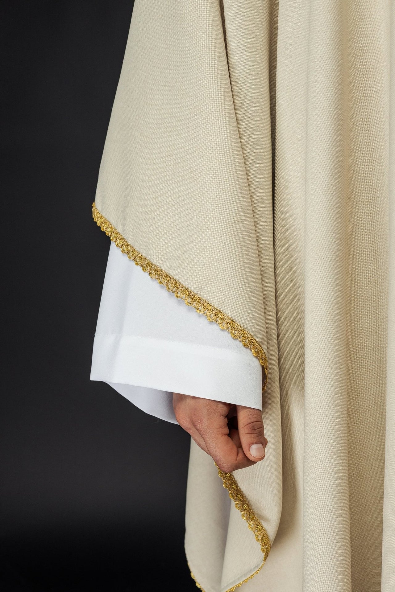 Ornat Liturgiczny Ecru Złote Krzyże i Lamówka - Polski Produkt - alba.pl