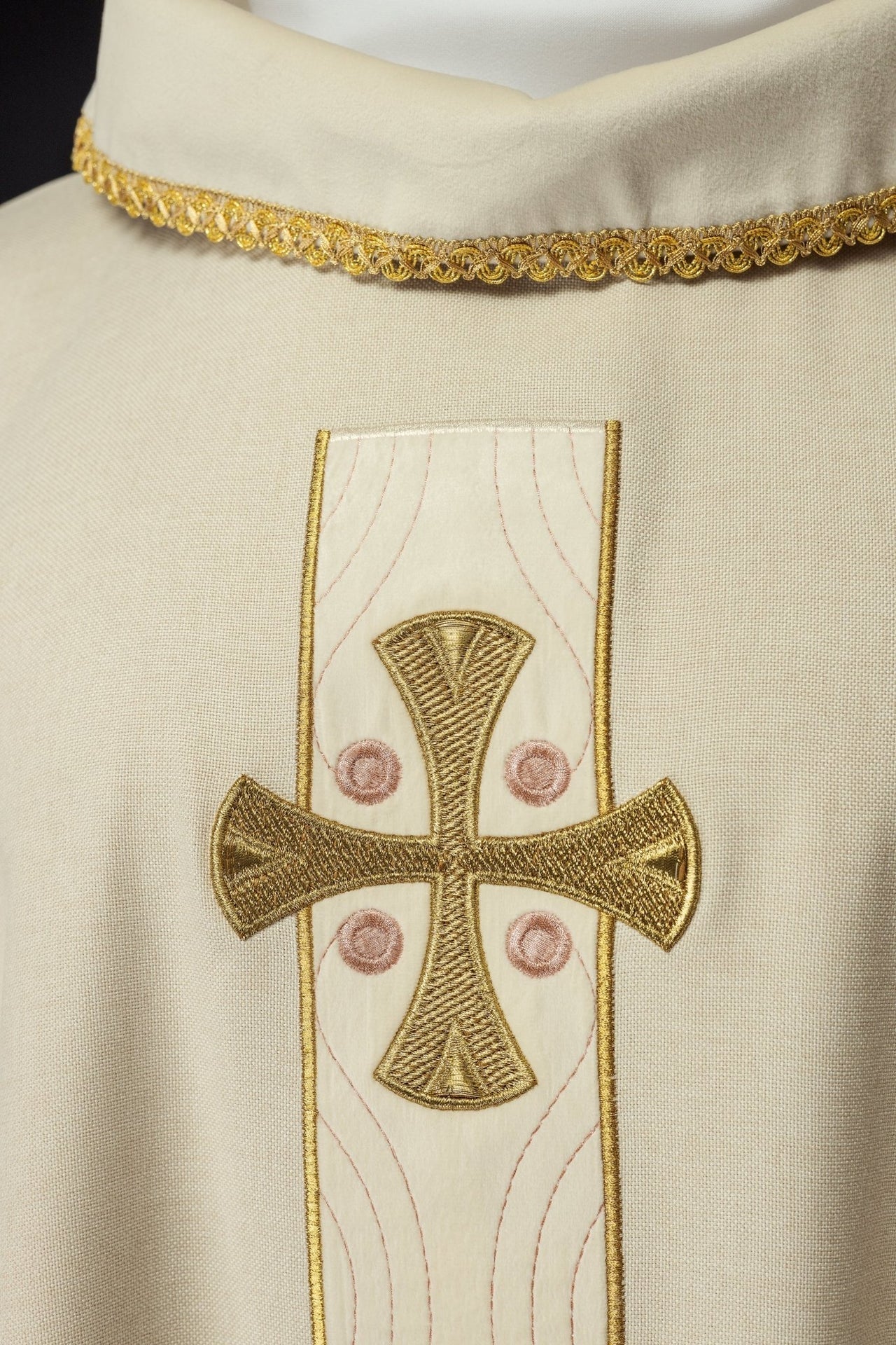 Ornat Liturgiczny Ecru Złote Krzyże i Lamówka - Polski Produkt - alba.pl