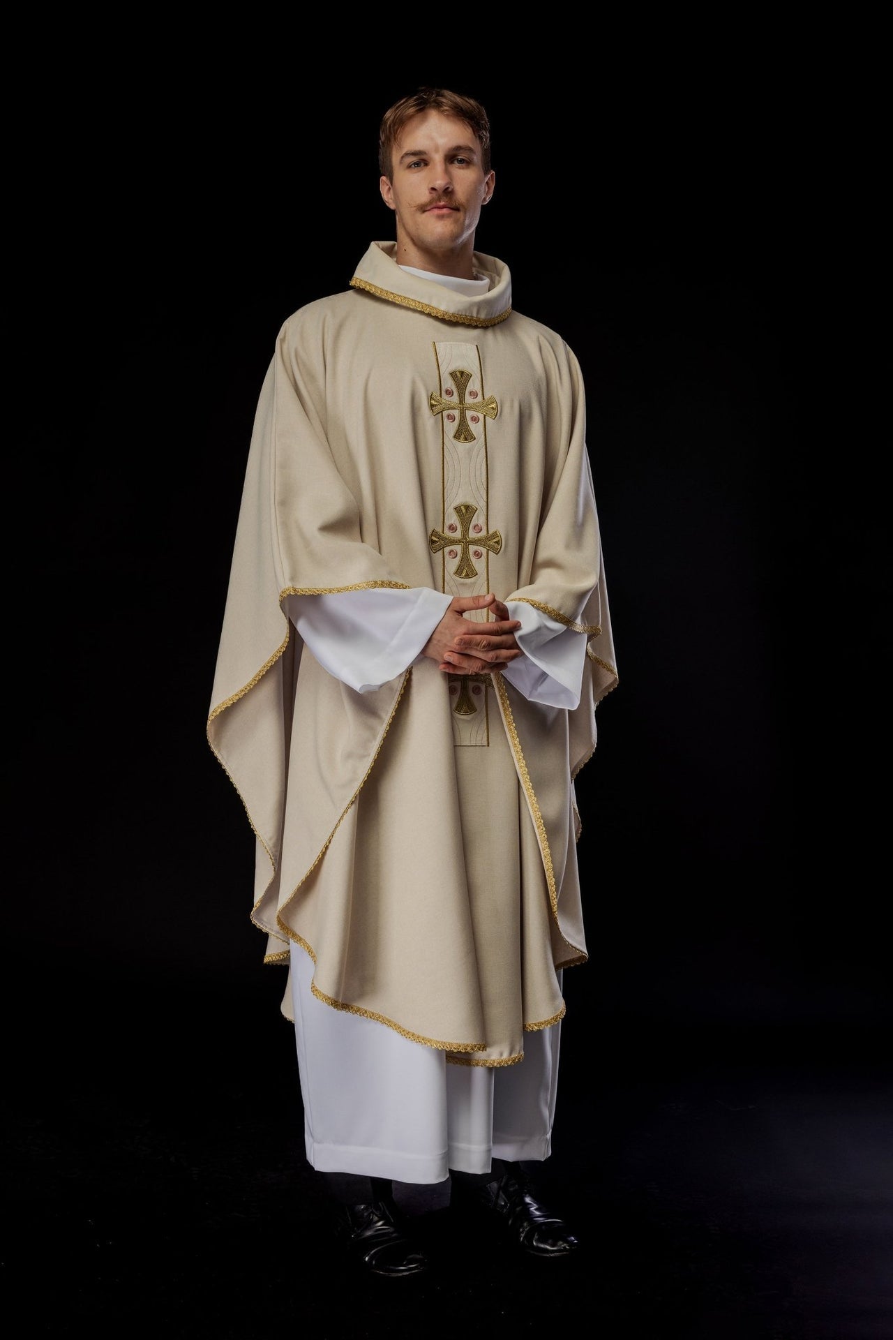 Ornat Liturgiczny Ecru Złote Krzyże i Lamówka - Polski Produkt - alba.pl