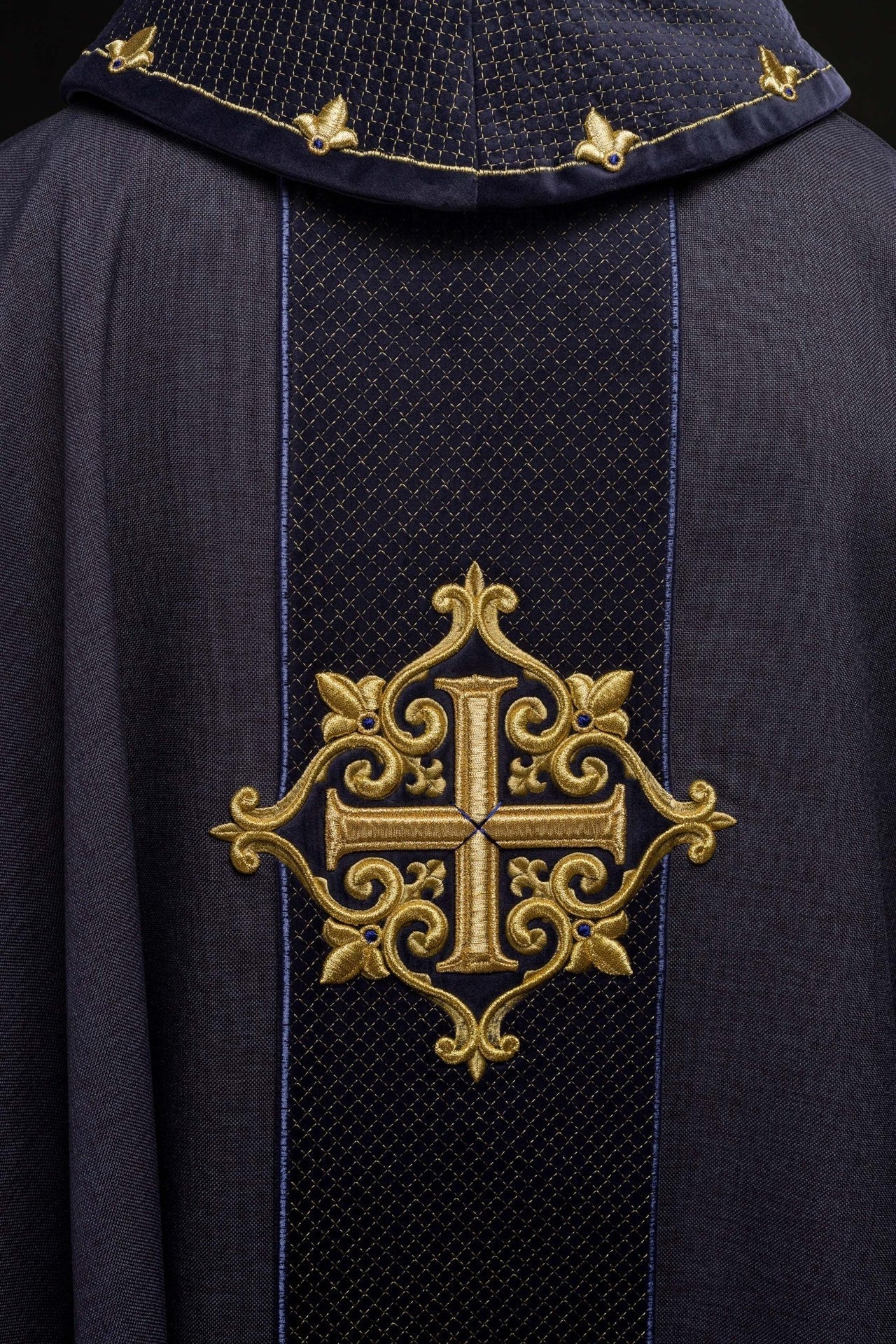Ornat Liturgiczny Fioletowy Aksamitny z Haftem Krzyży - Polski Produkt - alba.pl
