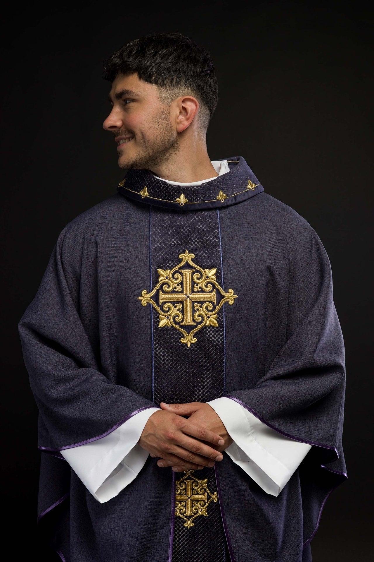 Ornat Liturgiczny Fioletowy Aksamitny z Haftem Krzyży - Polski Produkt - alba.pl